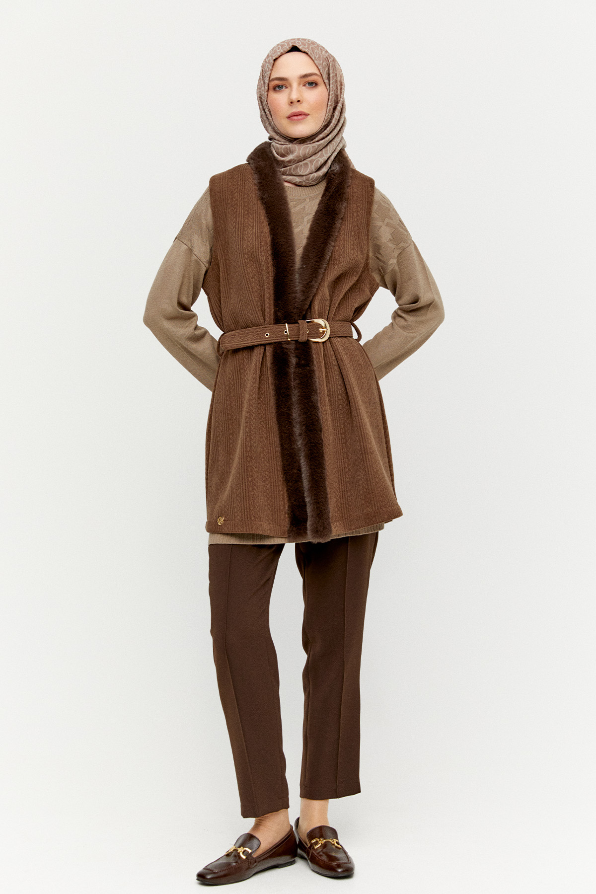 Kemerli Şal Yakalı Suni Kürklü Yelek