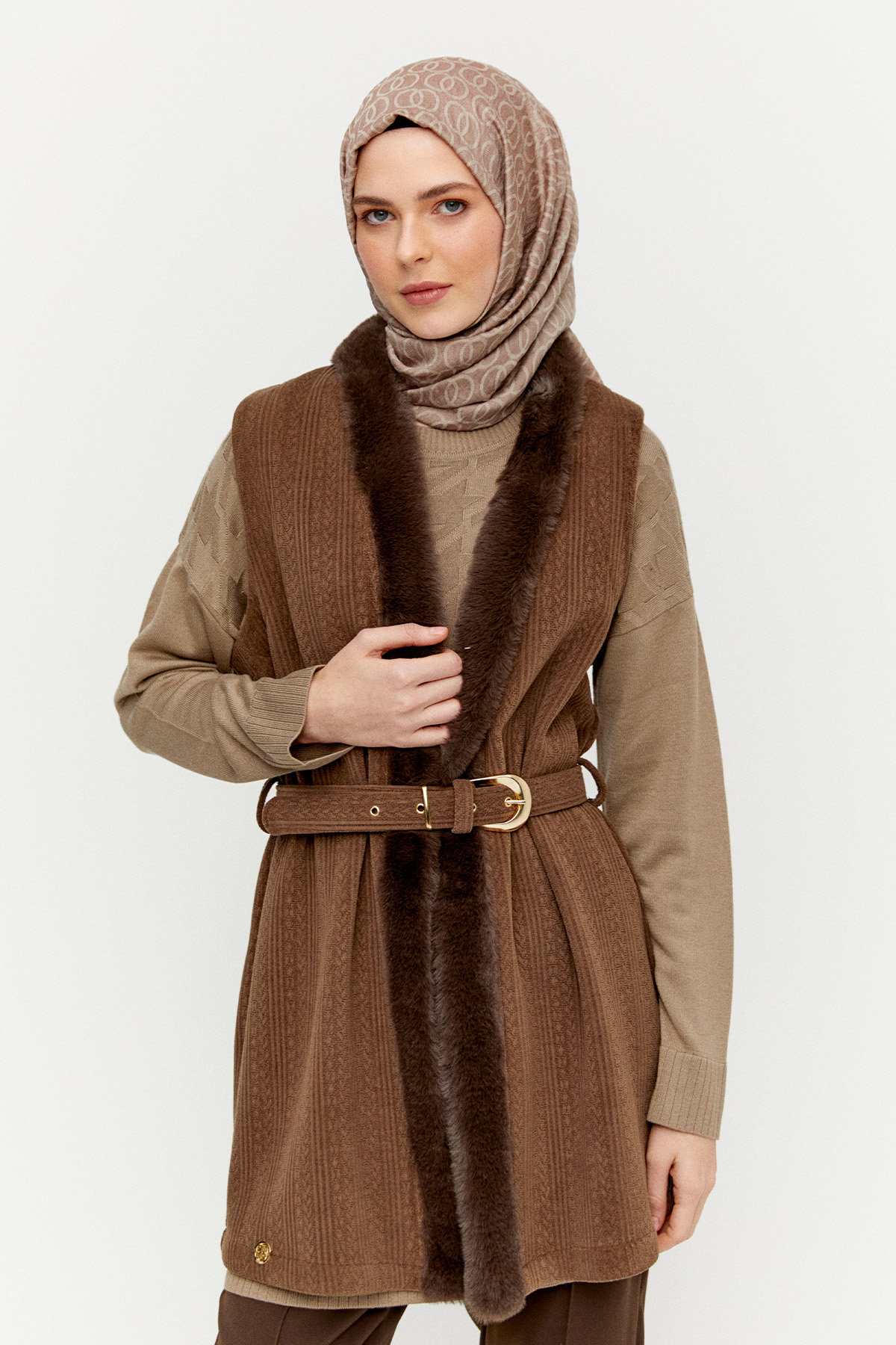 Kemerli Şal Yakalı Suni Kürklü Yelek