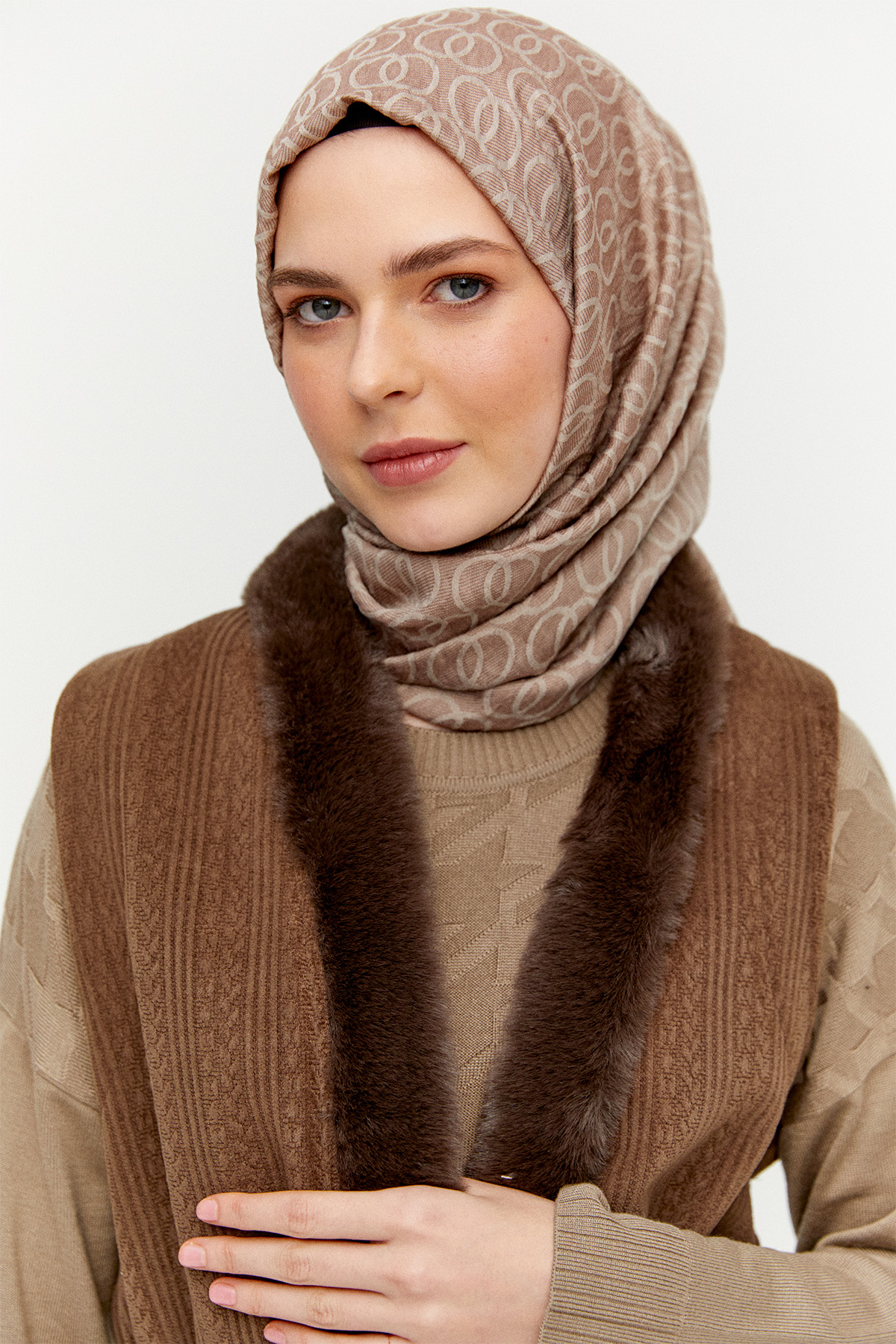 Kemerli Şal Yakalı Suni Kürklü Yelek