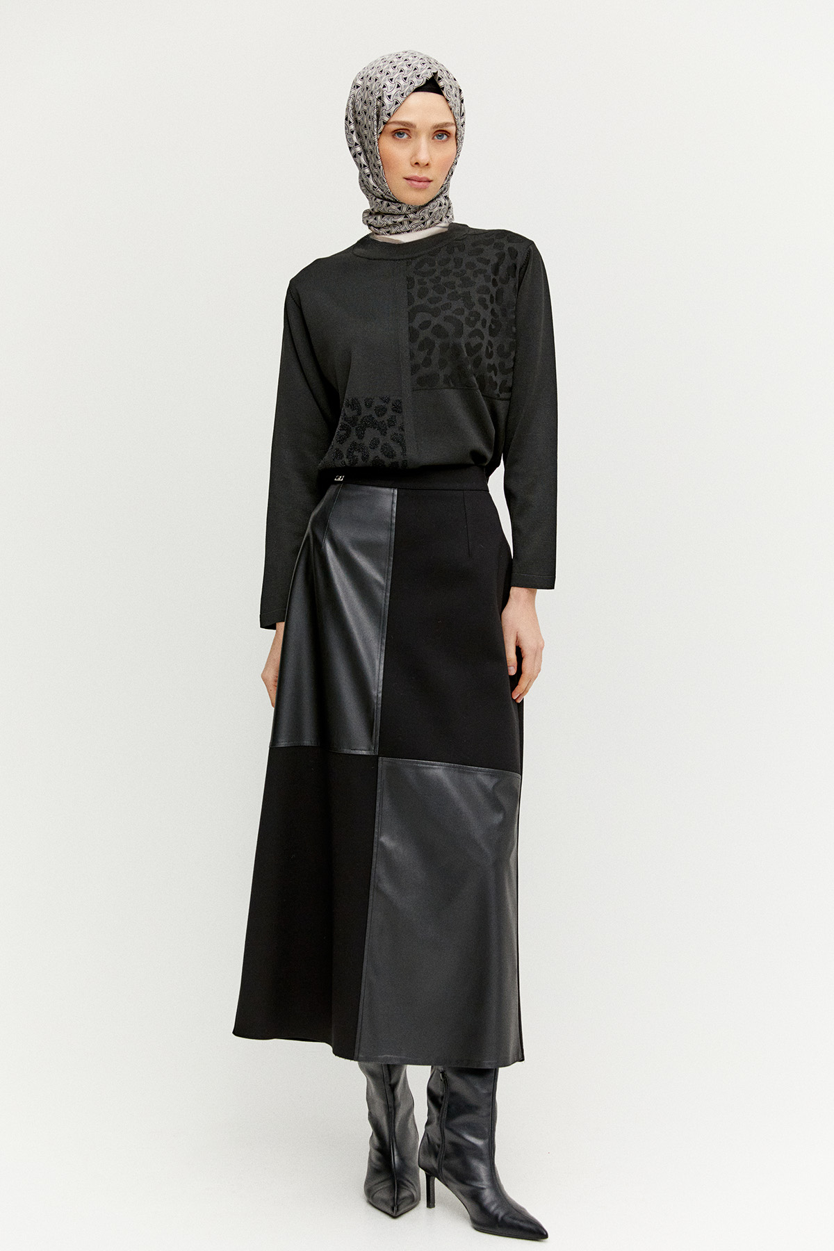 Leopar Desenli Sim Detaylı Triko Bluz