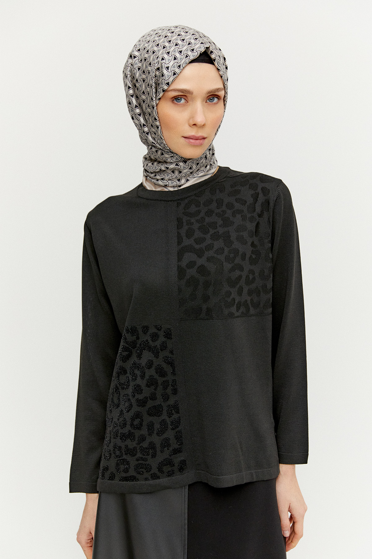 Leopar Desenli Sim Detaylı Triko Bluz