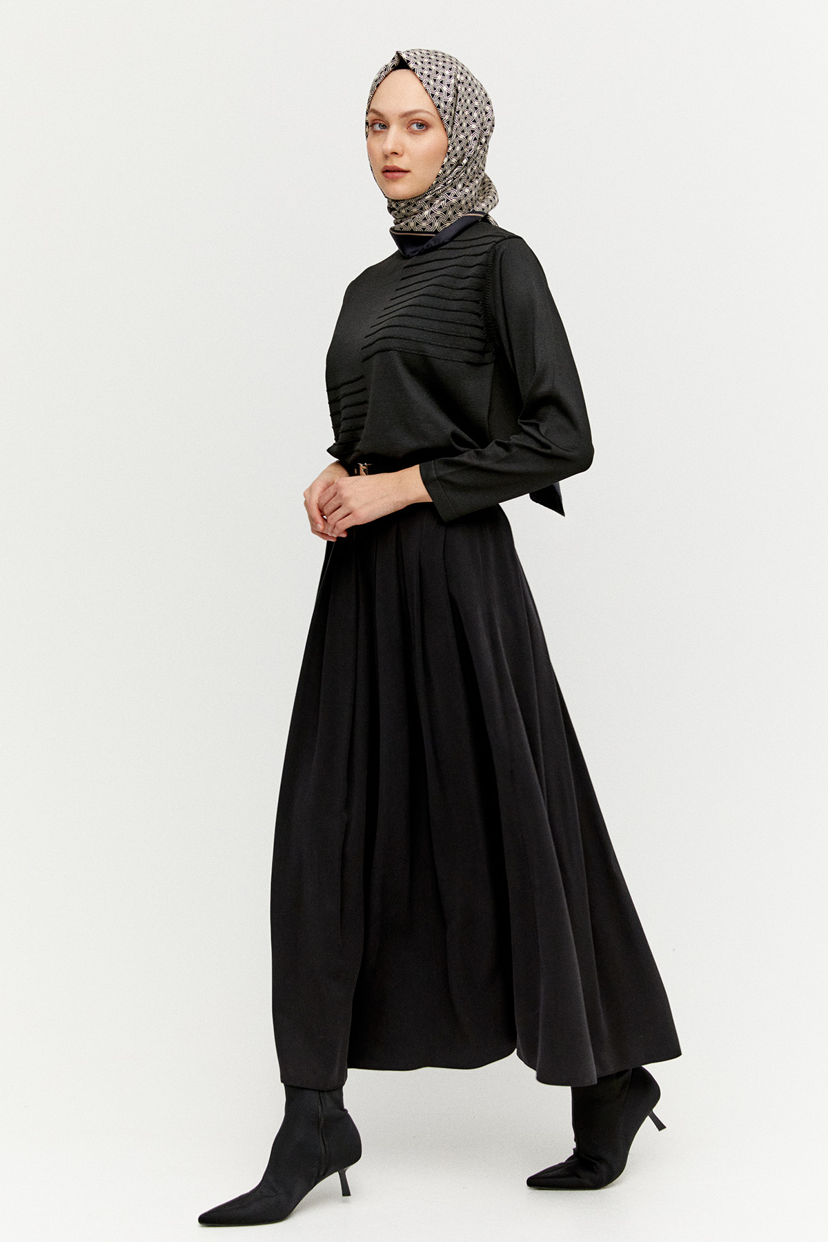 Simli Şerit Detaylı Triko Bluz