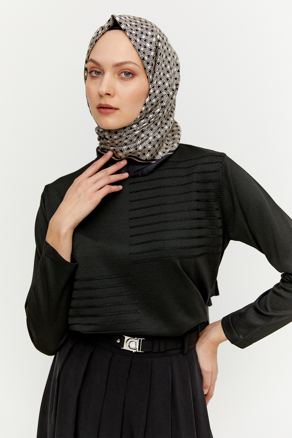 Simli Şerit Detaylı Triko Bluz