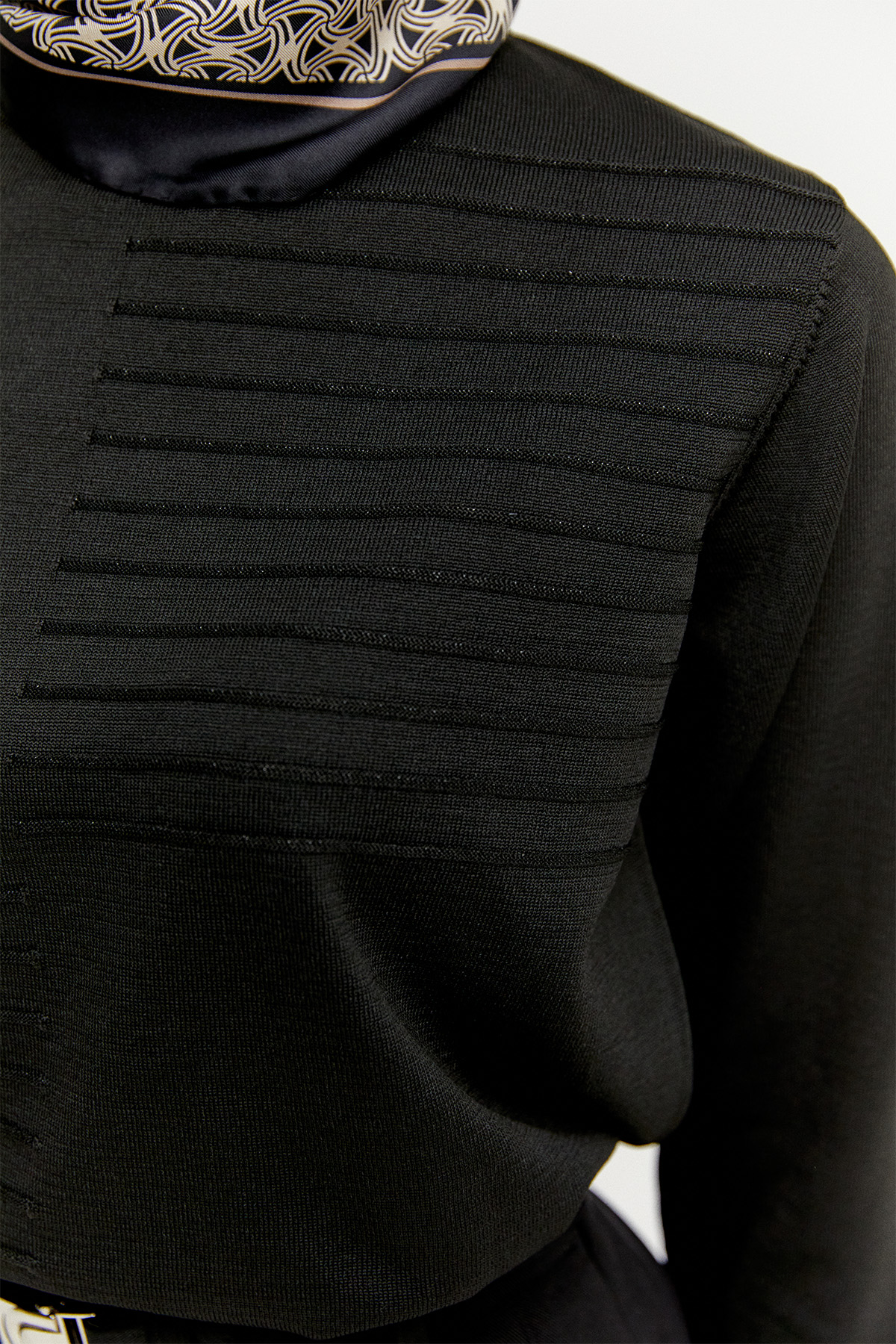 Simli Şerit Detaylı Triko Bluz