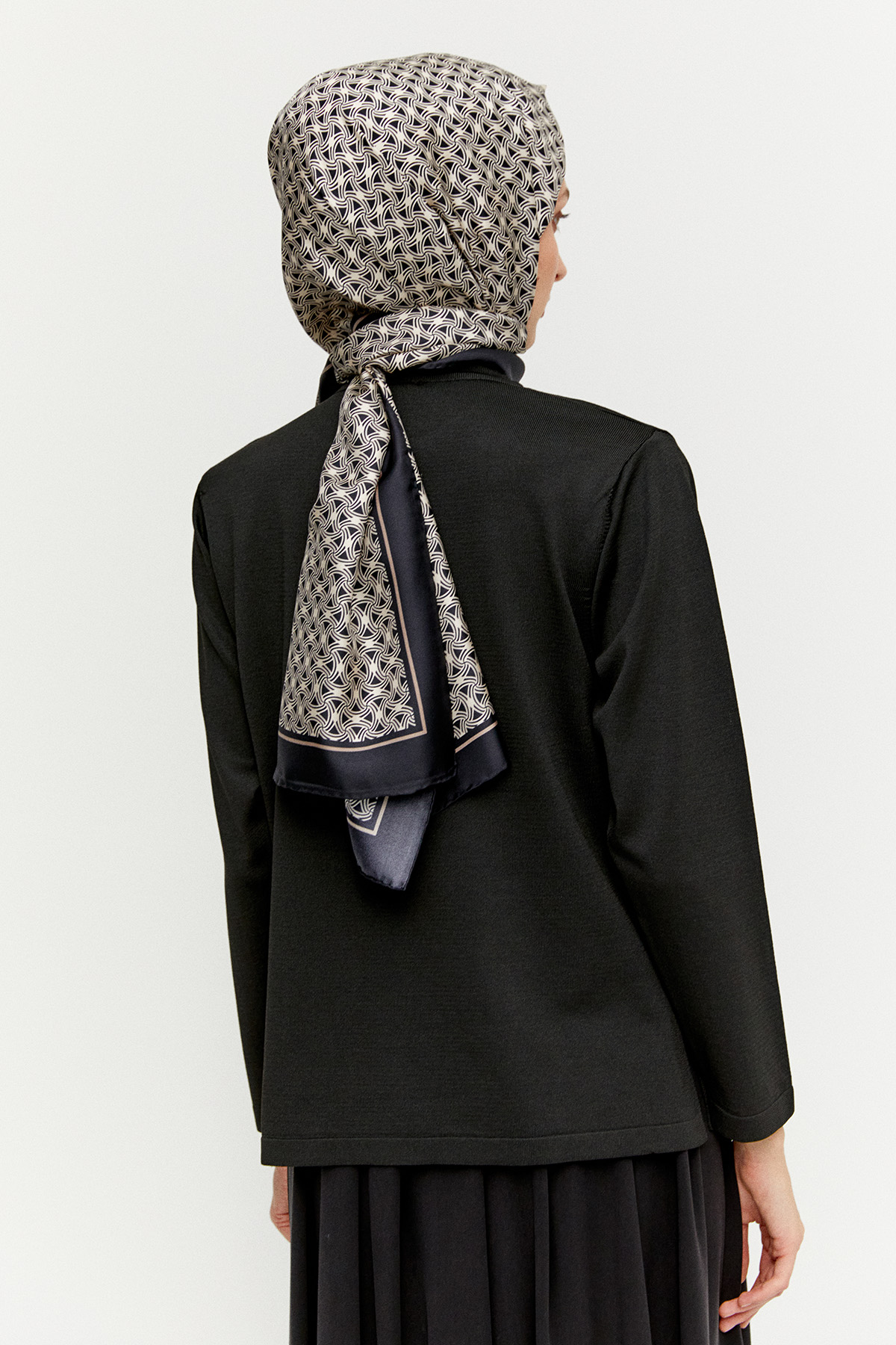 Simli Şerit Detaylı Triko Bluz