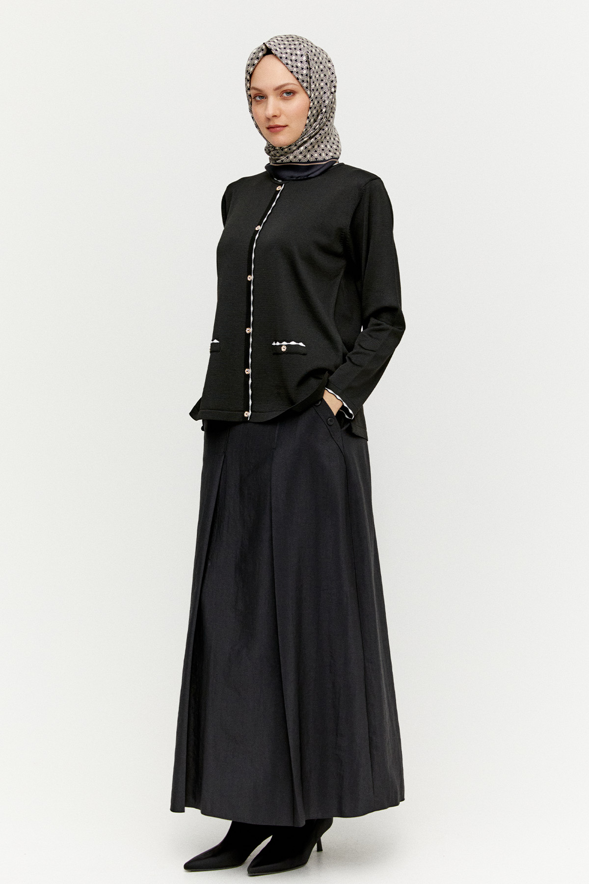 Süs Düğmeli Triko Bluz