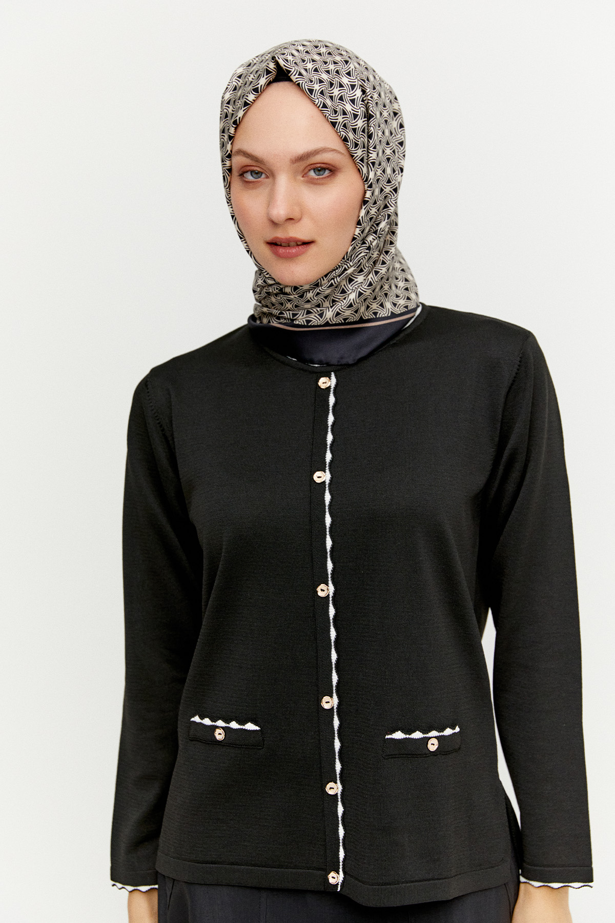 Süs Düğmeli Triko Bluz