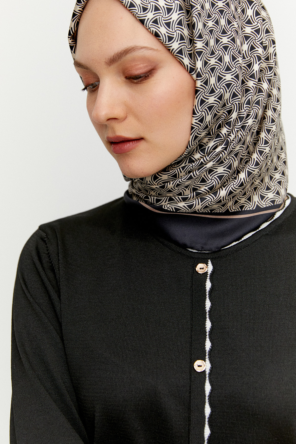 Süs Düğmeli Triko Bluz