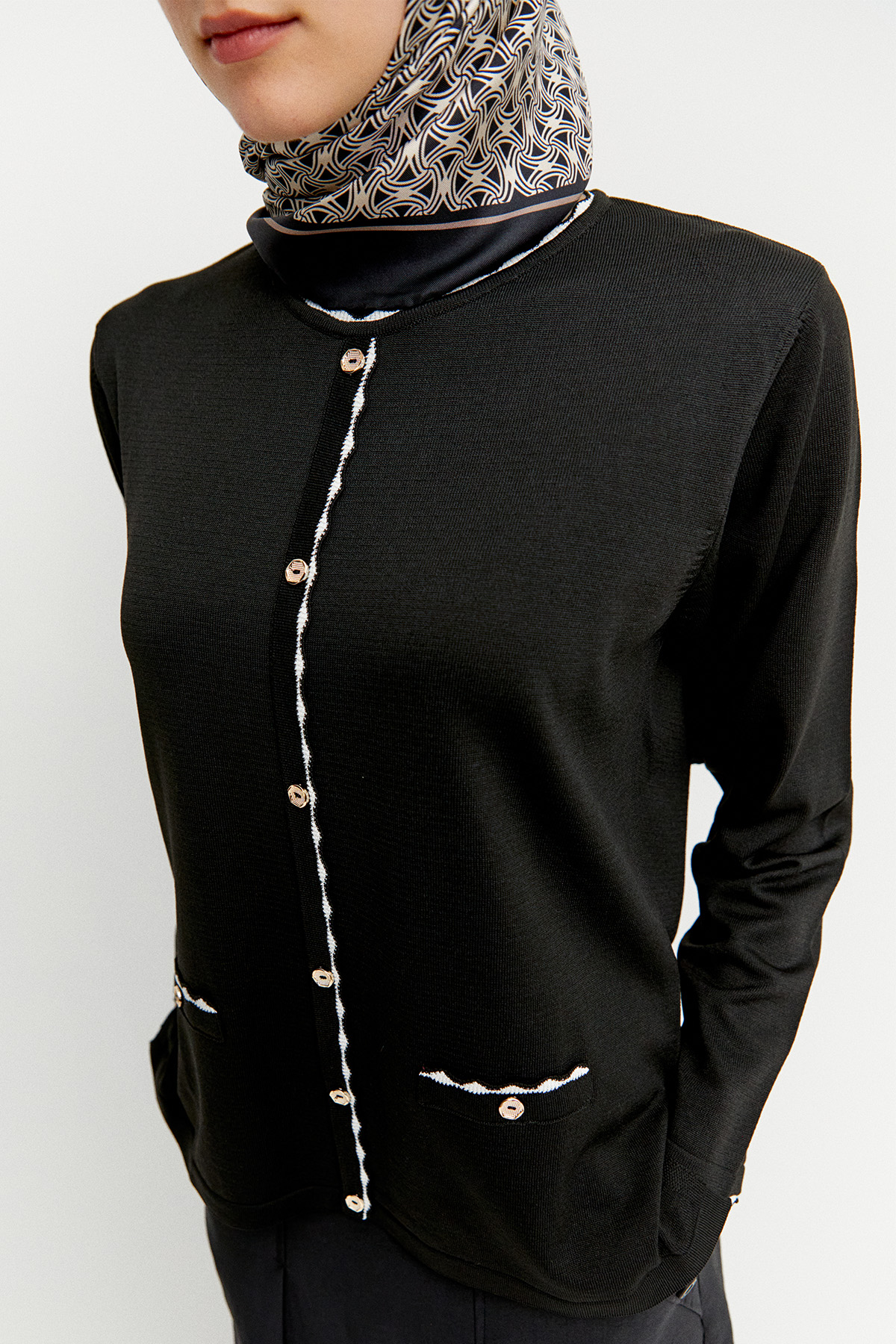 Süs Düğmeli Triko Bluz