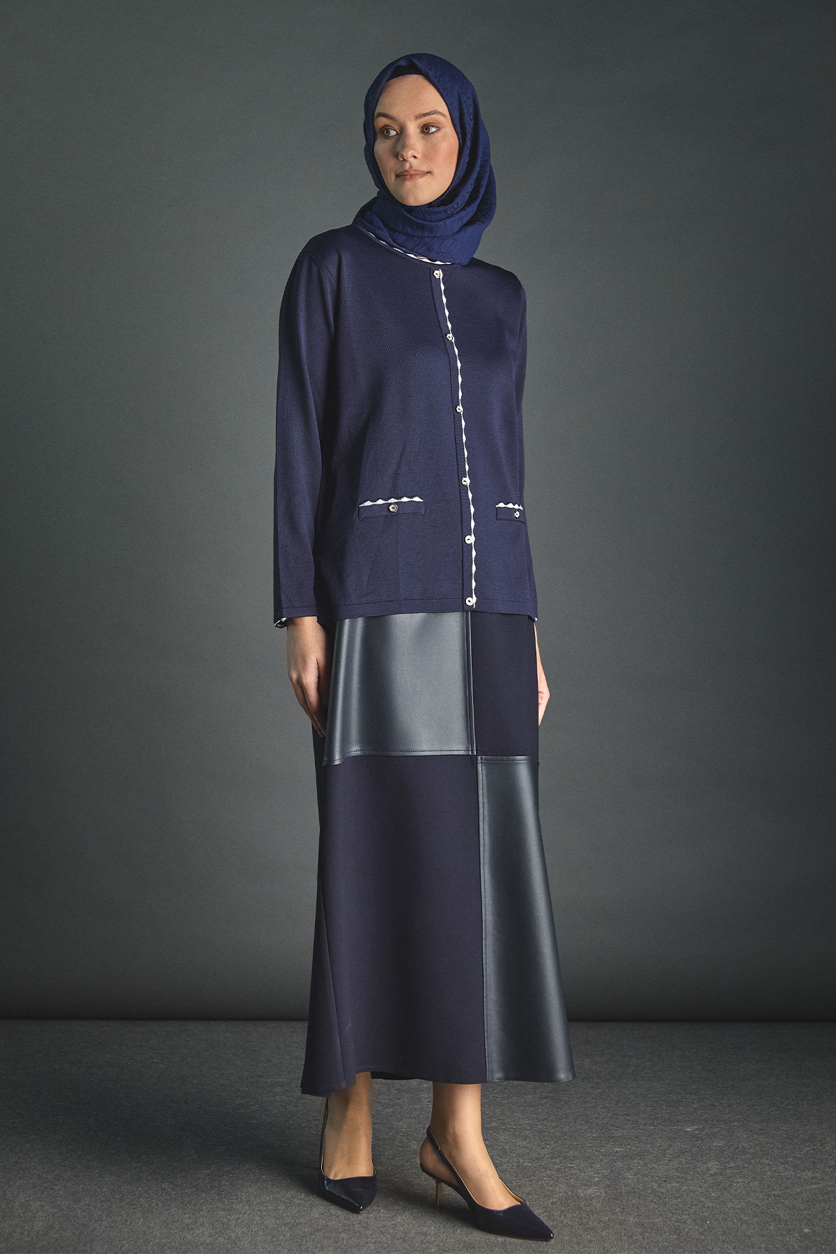 Süs Düğmeli Triko Bluz