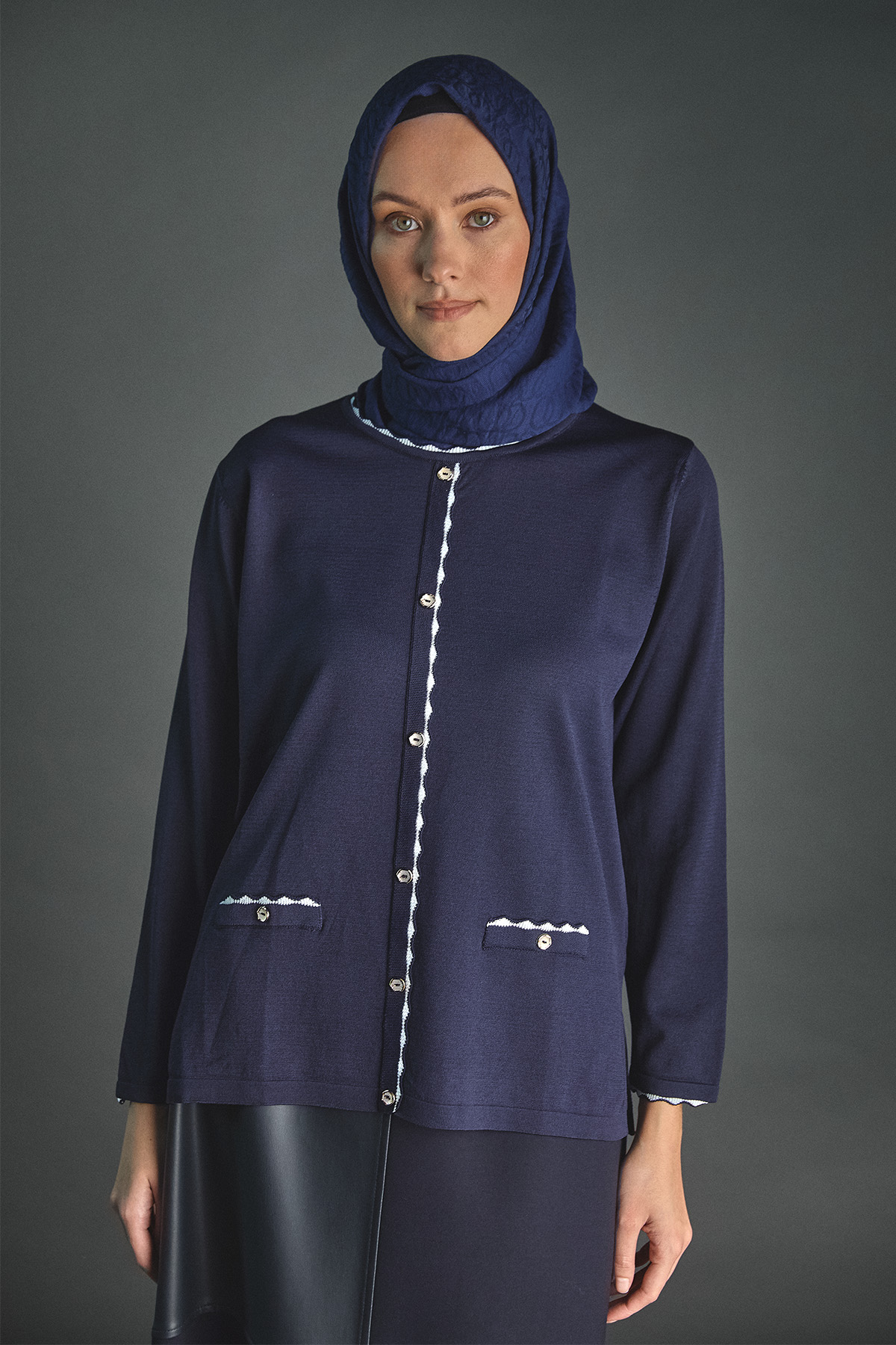 Süs Düğmeli Triko Bluz