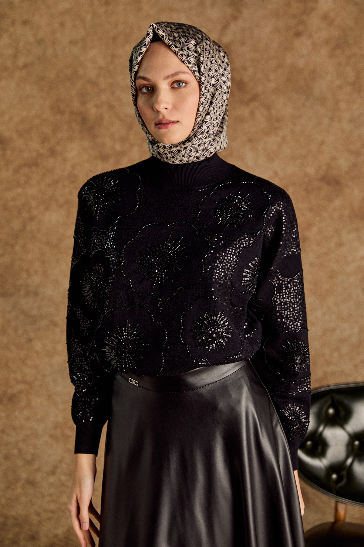 Çiçek Desenli Yarım Balıkçı Triko Bluz