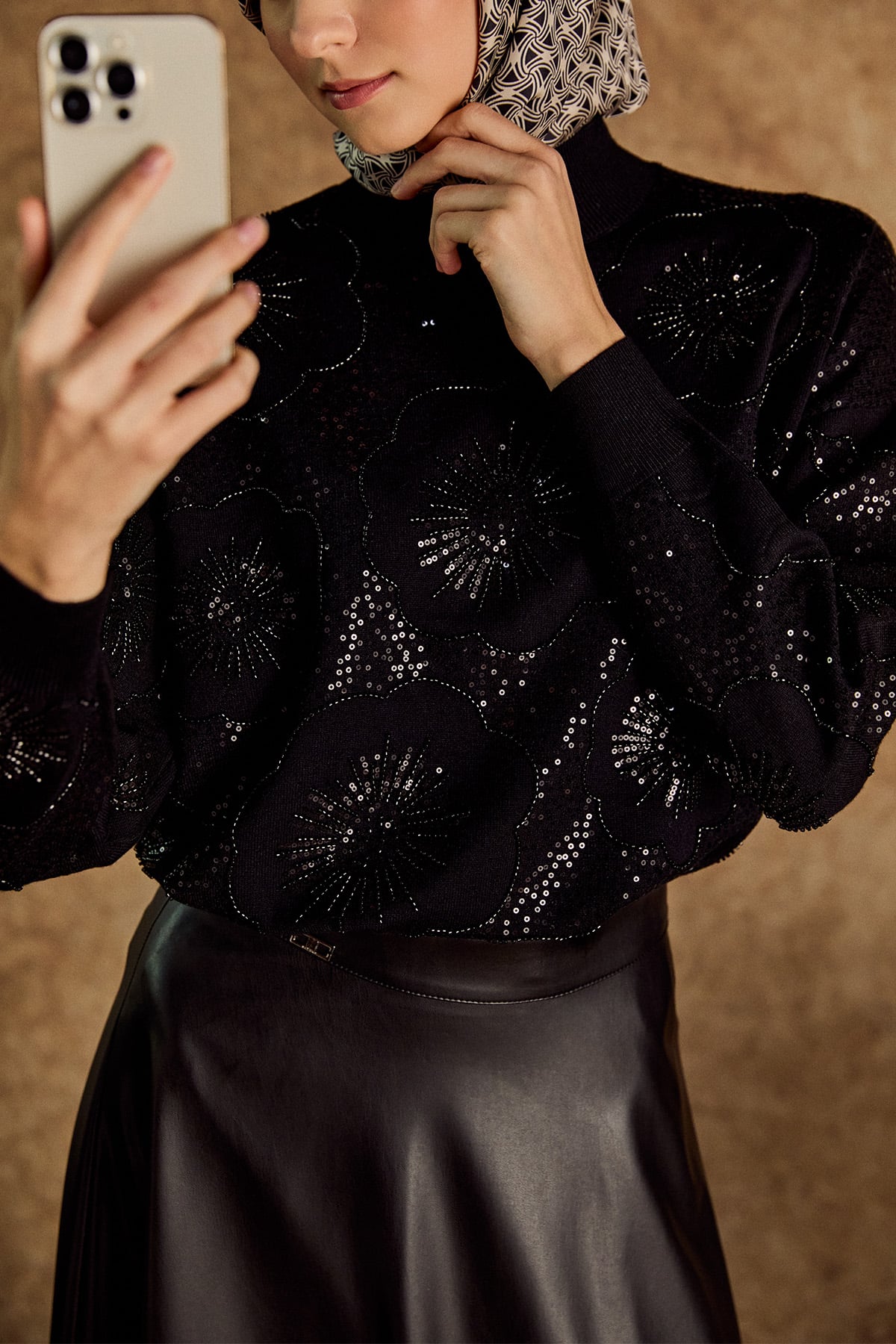 Çiçek Desenli Yarım Balıkçı Triko Bluz