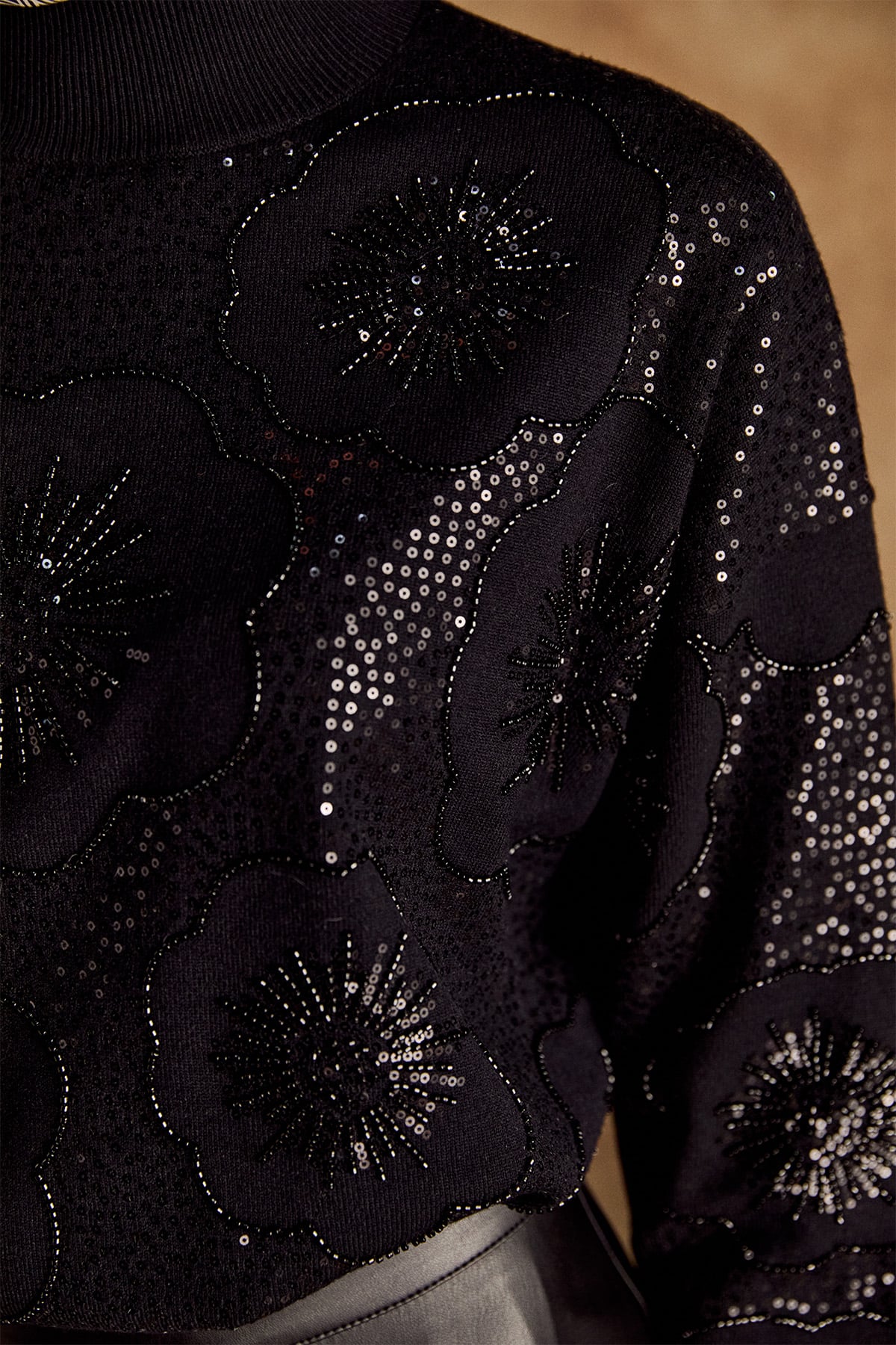 Çiçek Desenli Yarım Balıkçı Triko Bluz