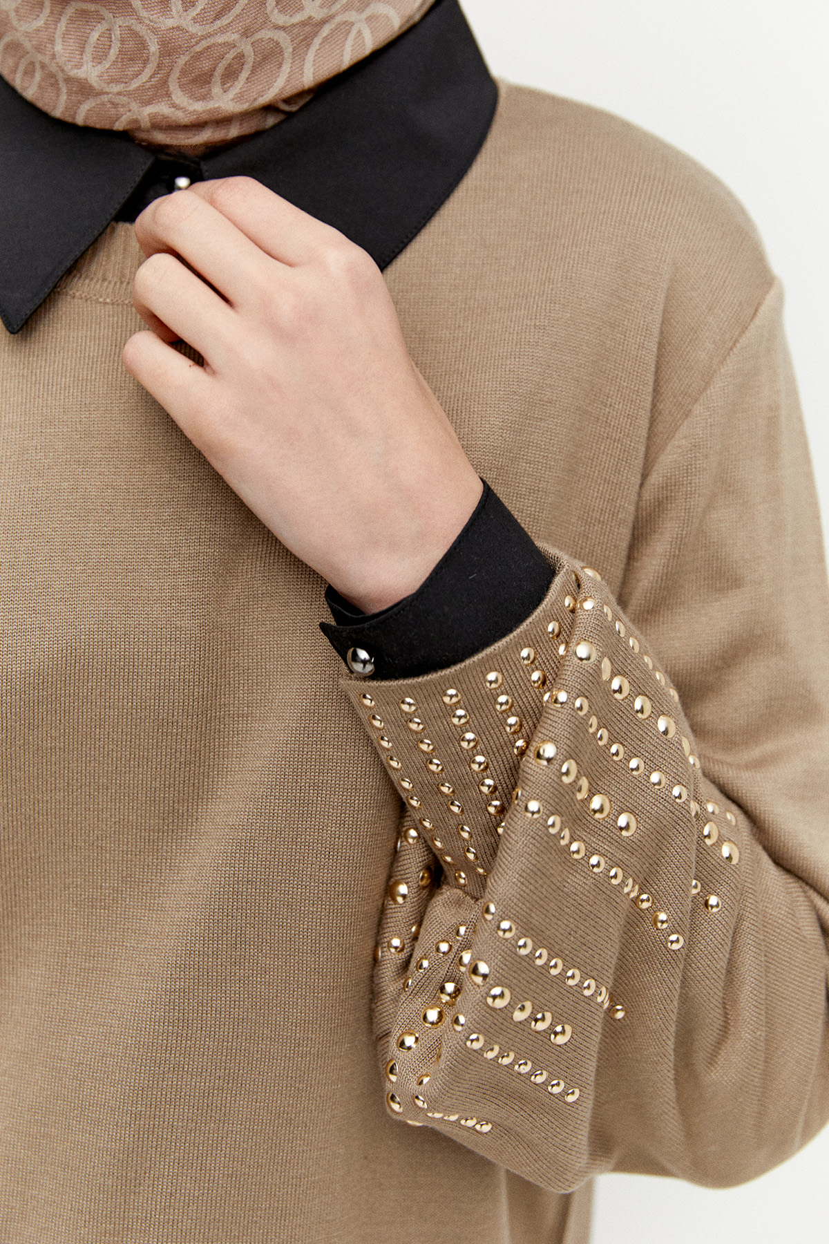 Taş Detaylı Triko Bluz