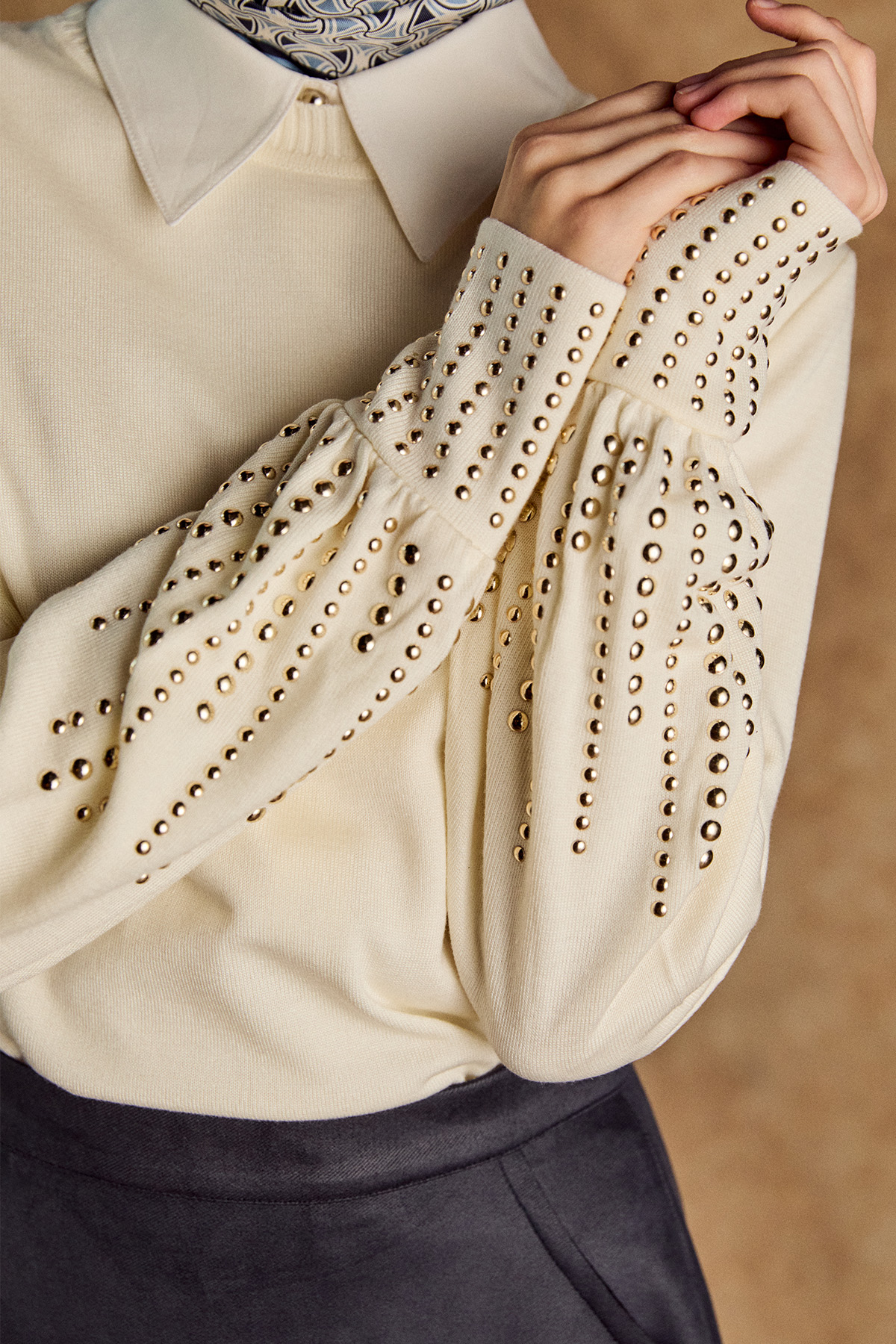 Taş Detaylı Triko Bluz