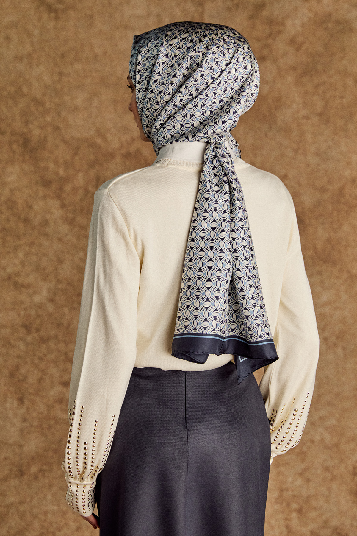 Taş Detaylı Triko Bluz