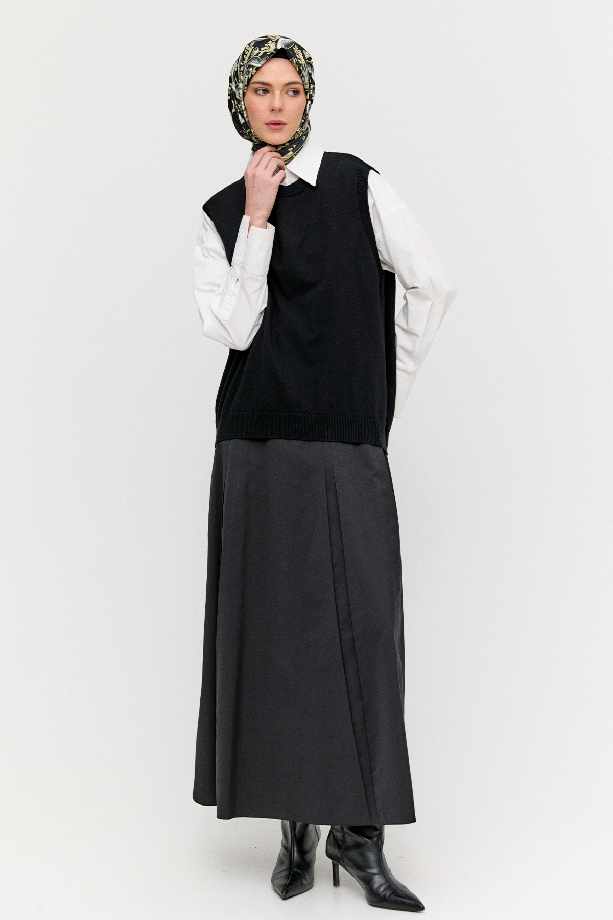 Süs Düğmeli Pencereli Süveter, Tesettür Giyim