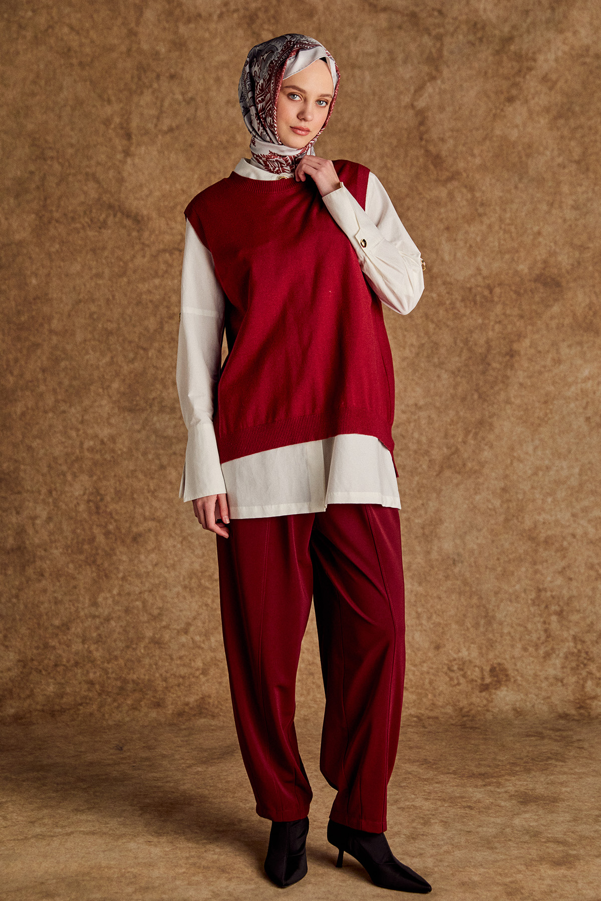 Süs Düğmeli Pencereli Süveter