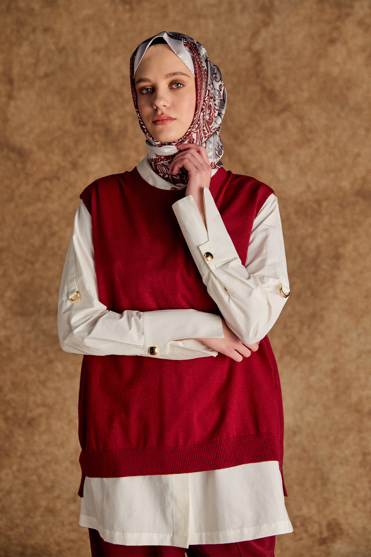 Süs Düğmeli Pencereli Süveter