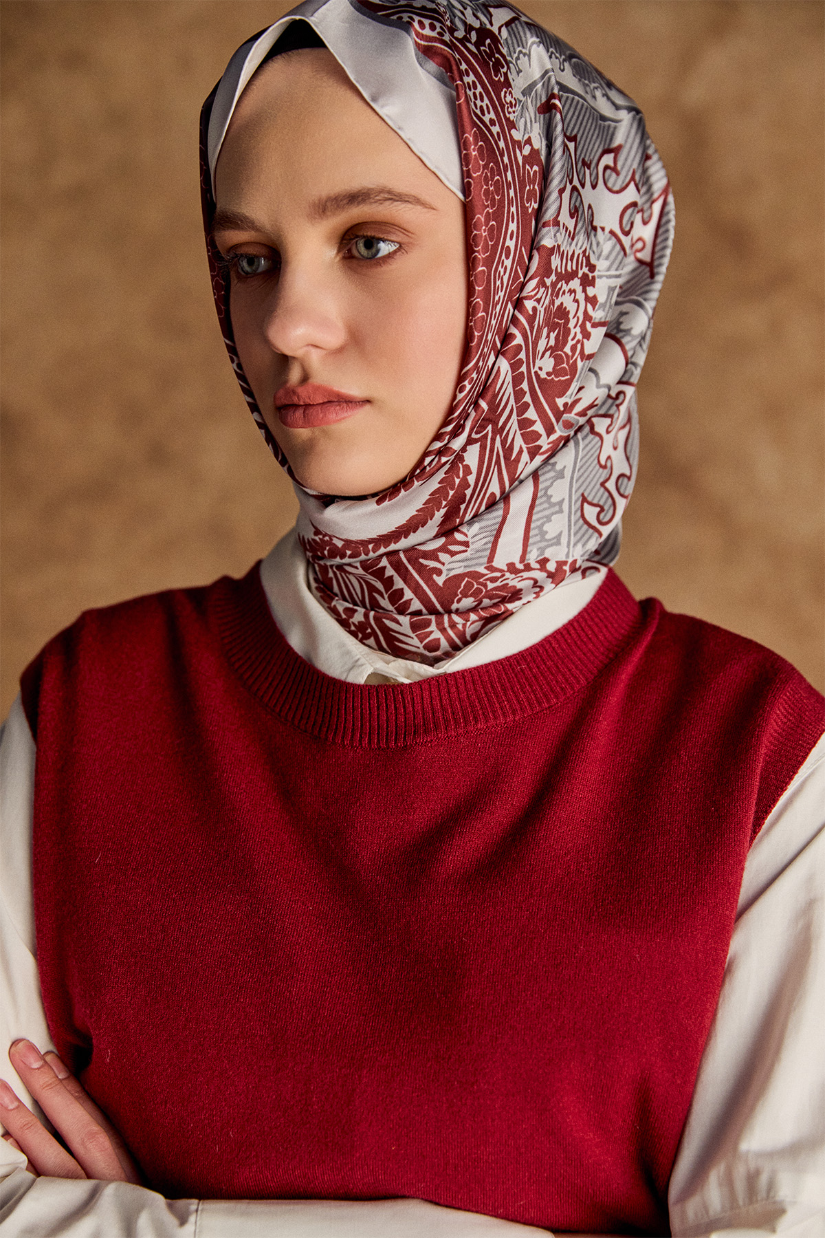 Süs Düğmeli Pencereli Süveter