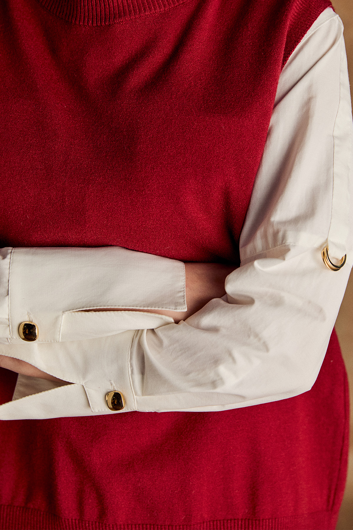 Süs Düğmeli Pencereli Süveter