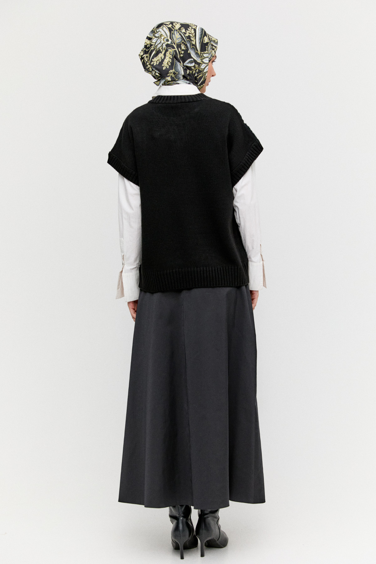 Payet Detaylı Çiçek Desenli Süveter, Tesettür Giyim