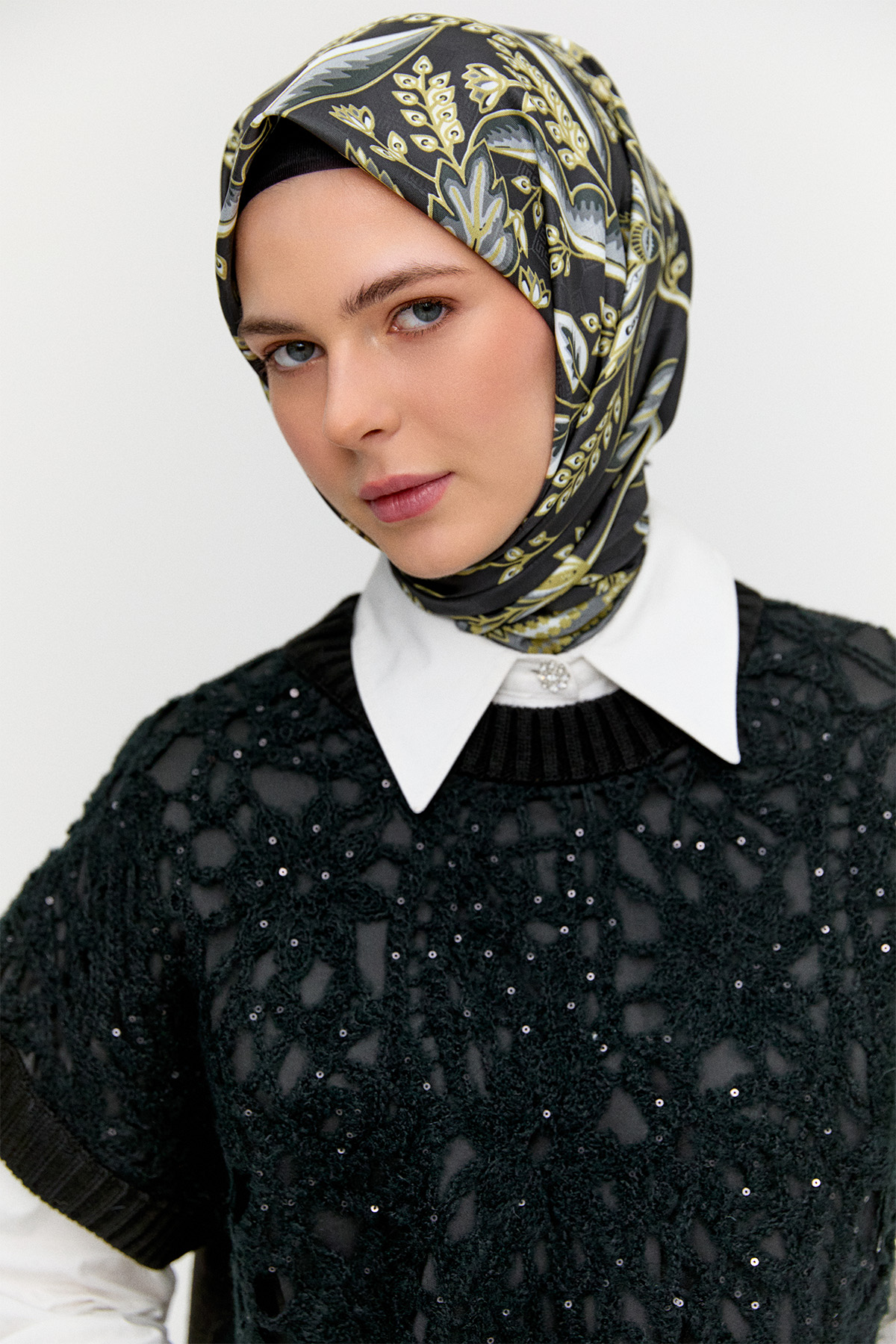 Payet Detaylı Çiçek Desenli Süveter, Tesettür Giyim