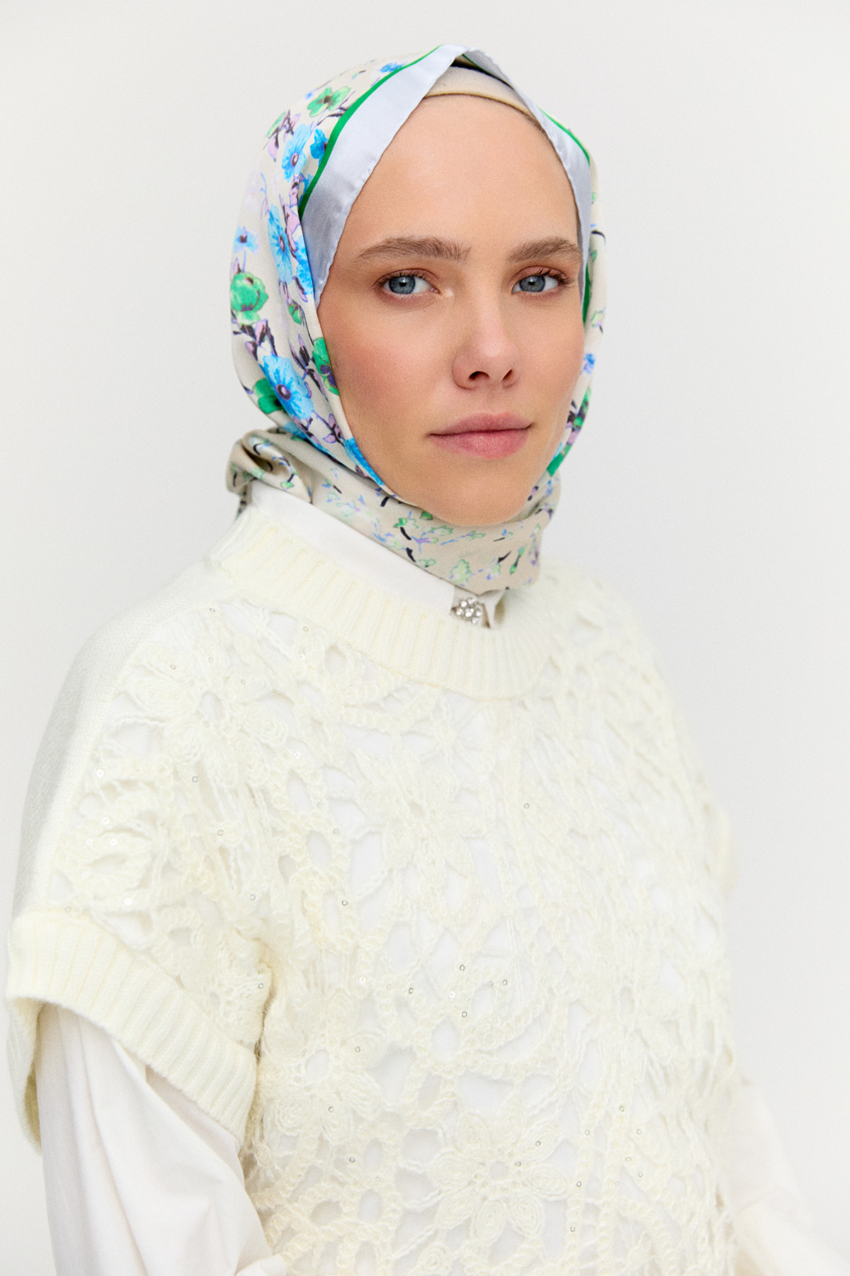 Payet Detaylı Çiçek Desenli Süveter, Tesettür Giyim