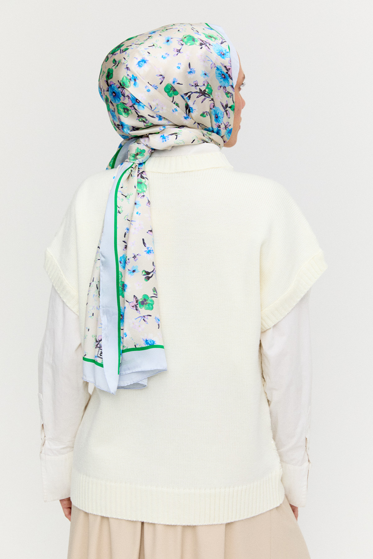 Payet Detaylı Çiçek Desenli Süveter, Tesettür Giyim