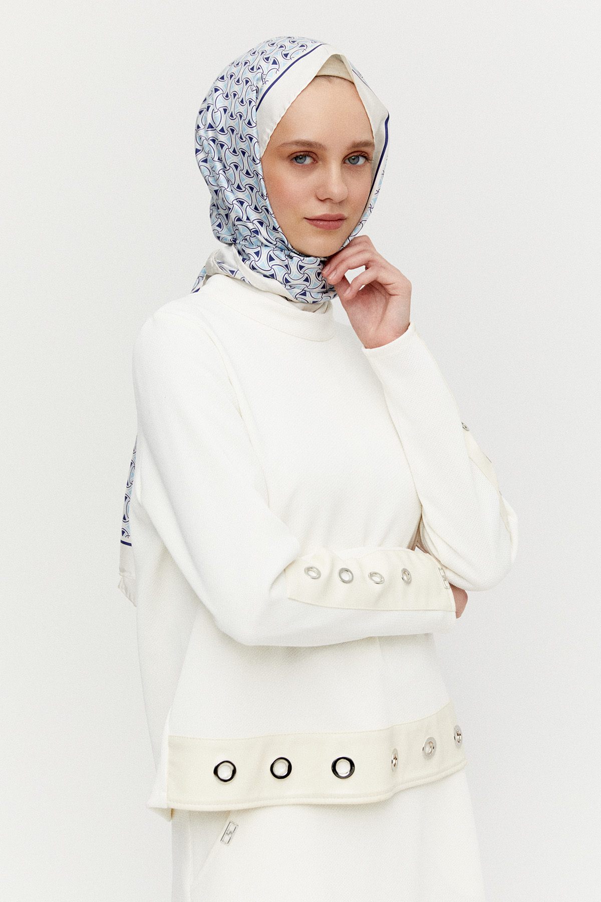 Kuşgözlü Deri Detaylı Hakim Yaka Bluz