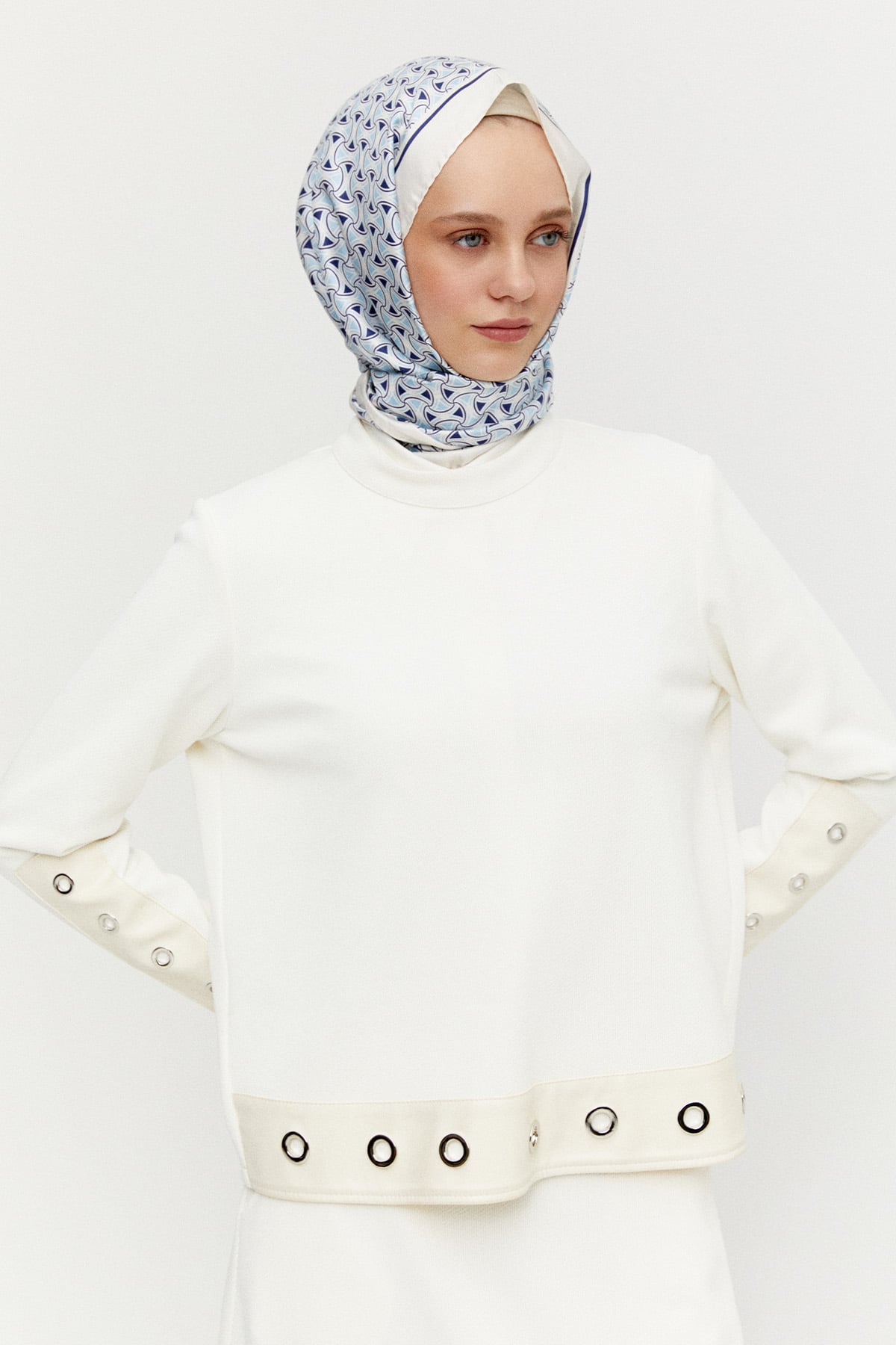 Kuşgözlü Deri Detaylı Hakim Yaka Bluz