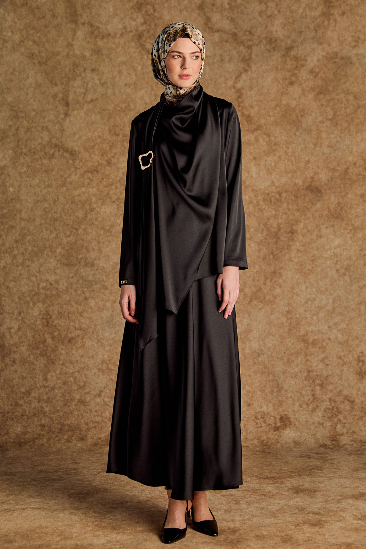 Tokalı Fular Detaylı Saten Bluz