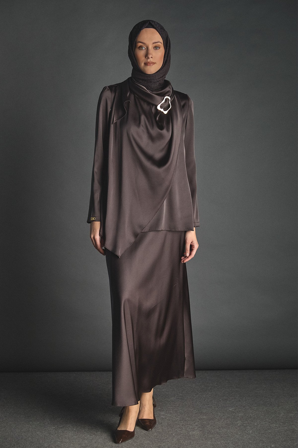 Tokalı Fular Detaylı Saten Bluz