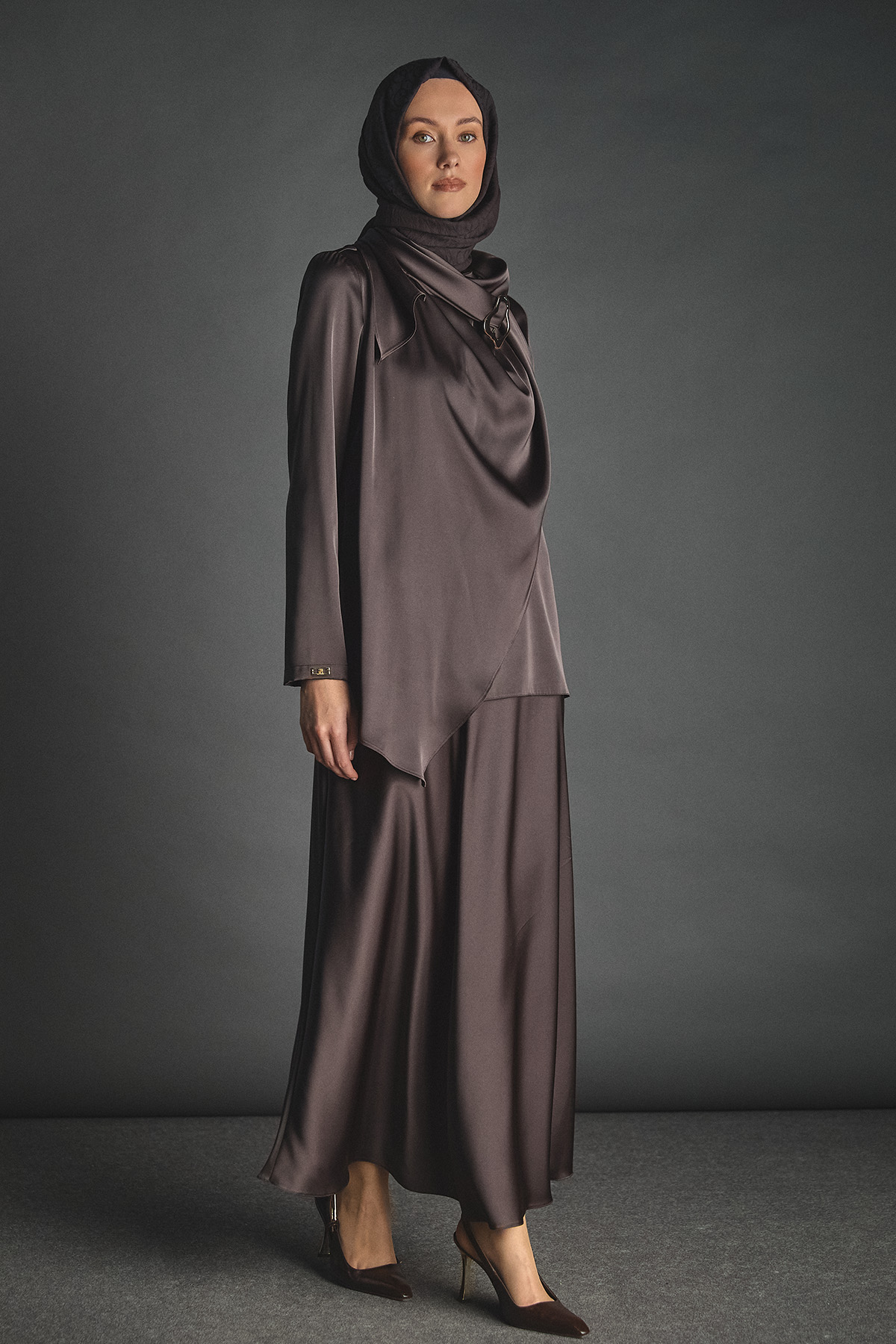 Tokalı Fular Detaylı Saten Bluz