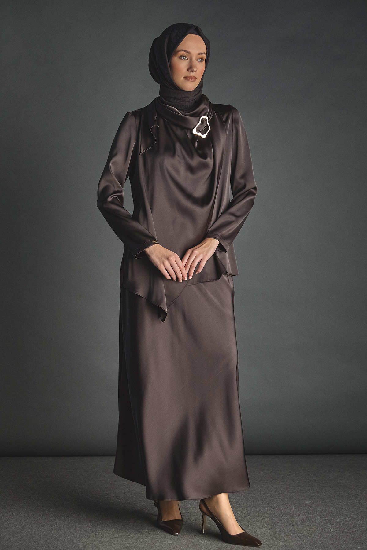 Tokalı Fular Detaylı Saten Bluz