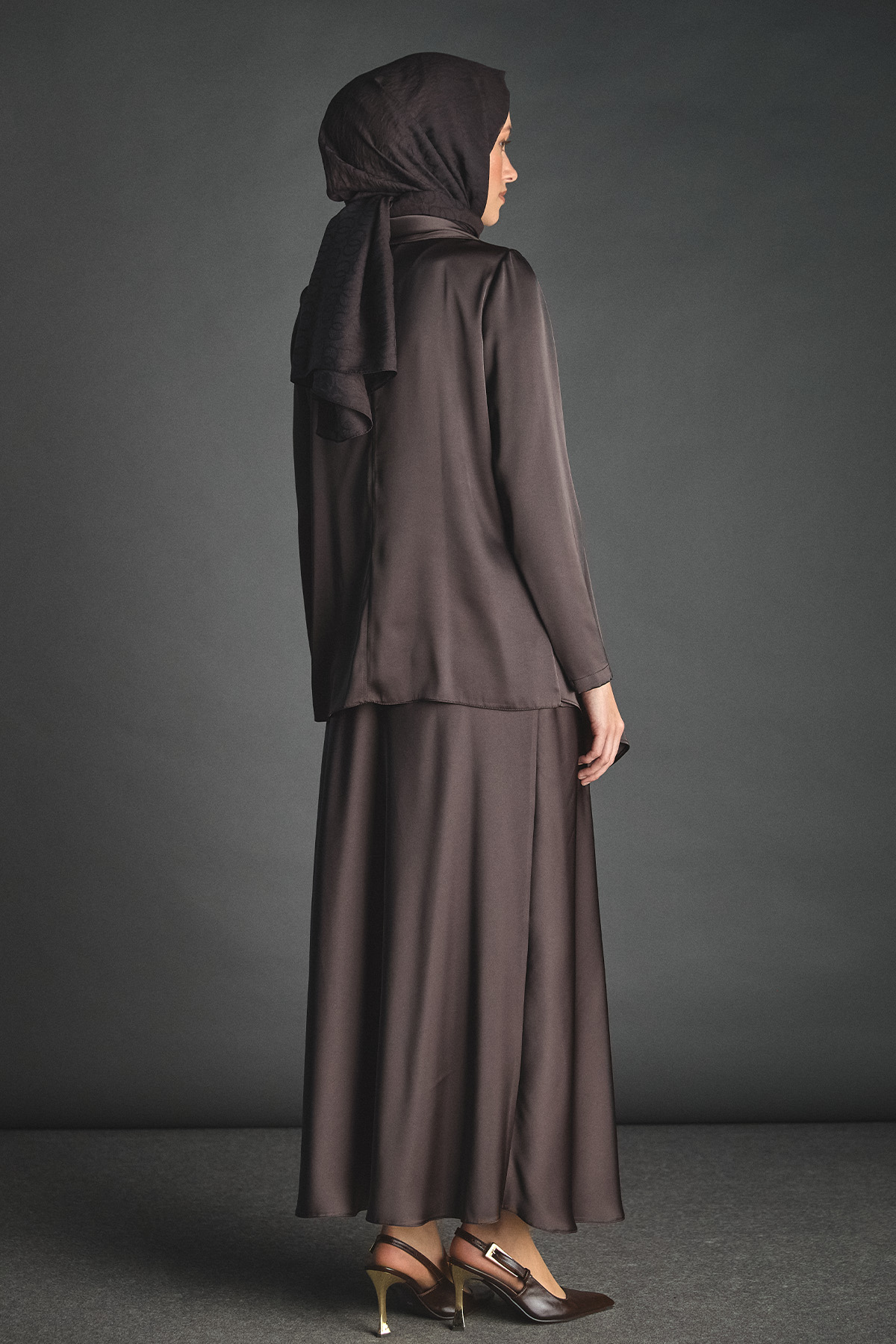 Tokalı Fular Detaylı Saten Bluz