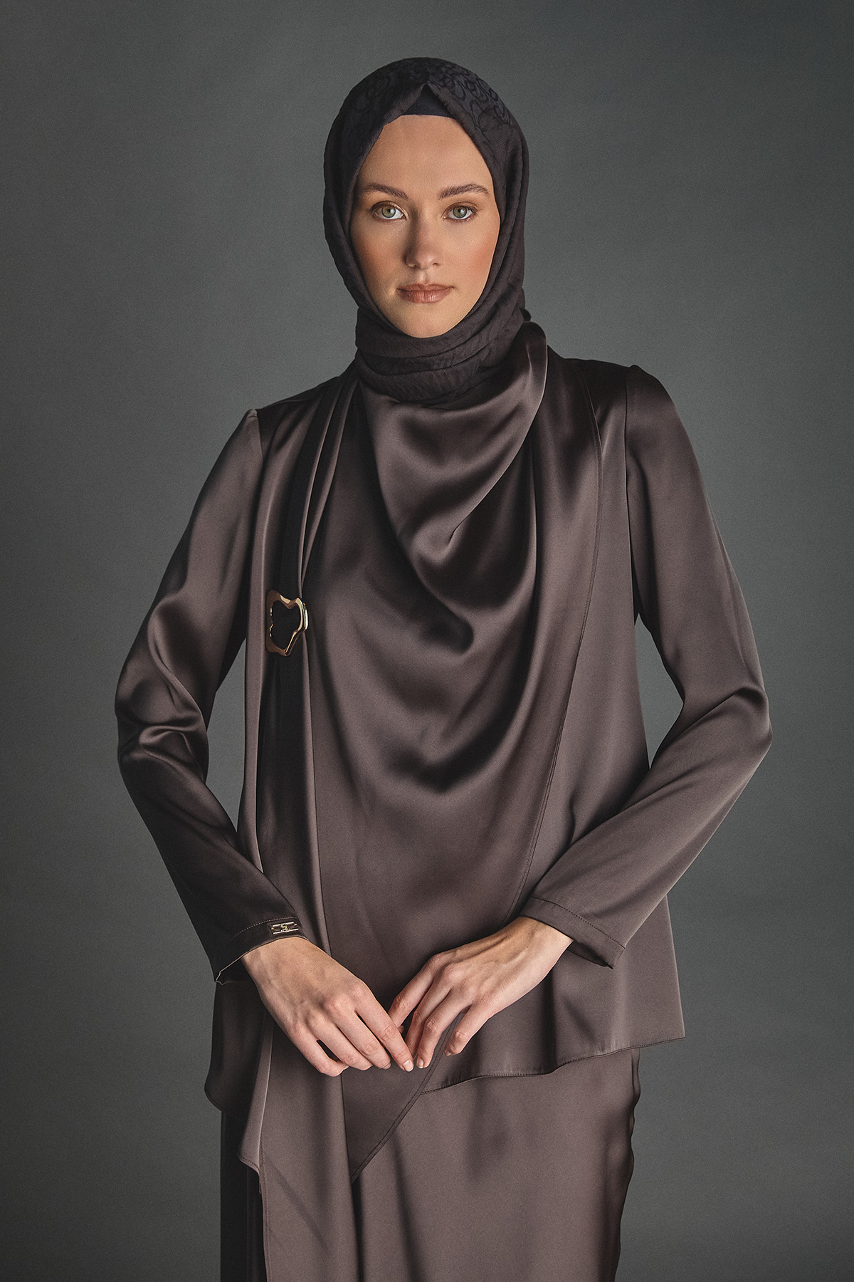 Tokalı Fular Detaylı Saten Bluz