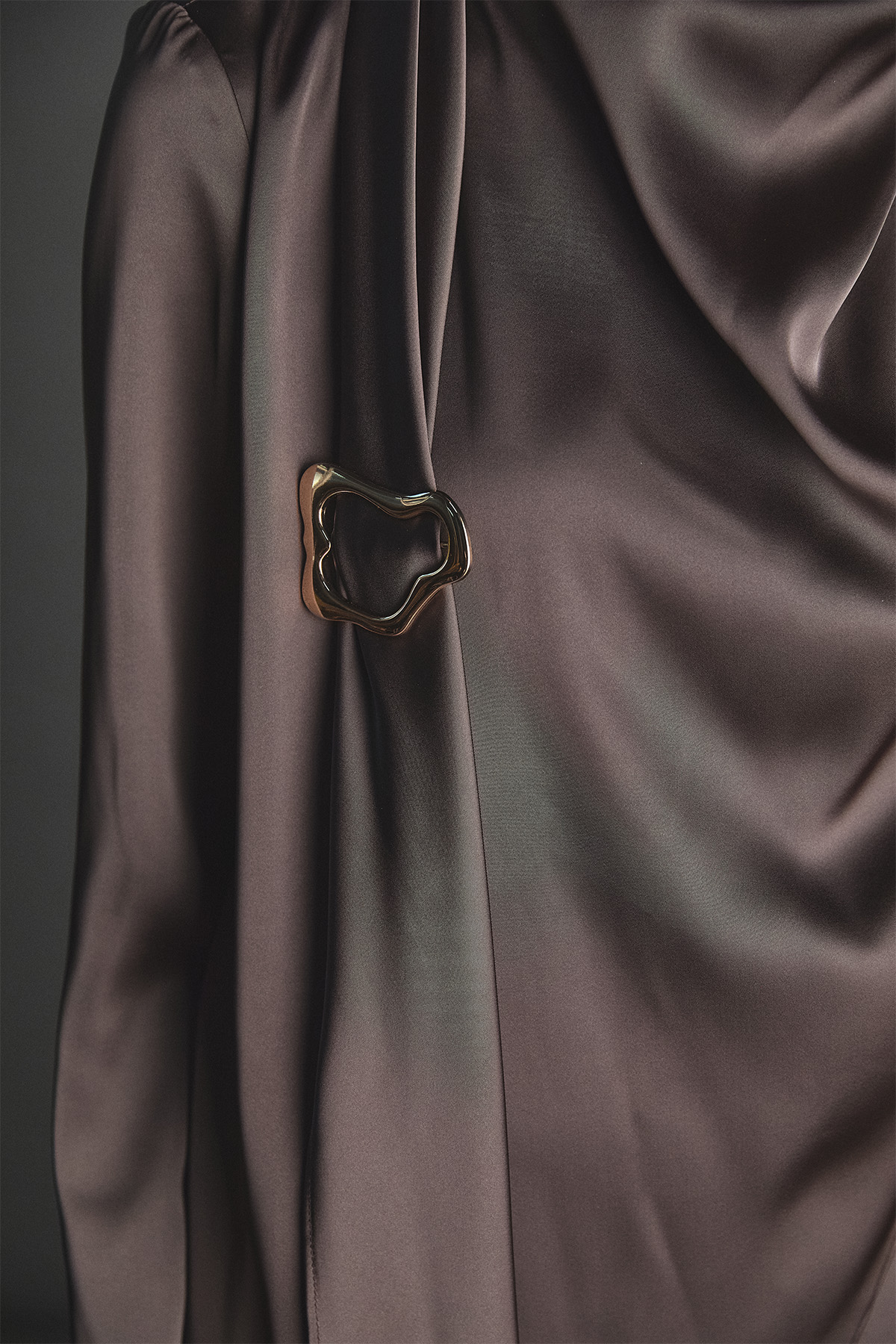 Tokalı Fular Detaylı Saten Bluz