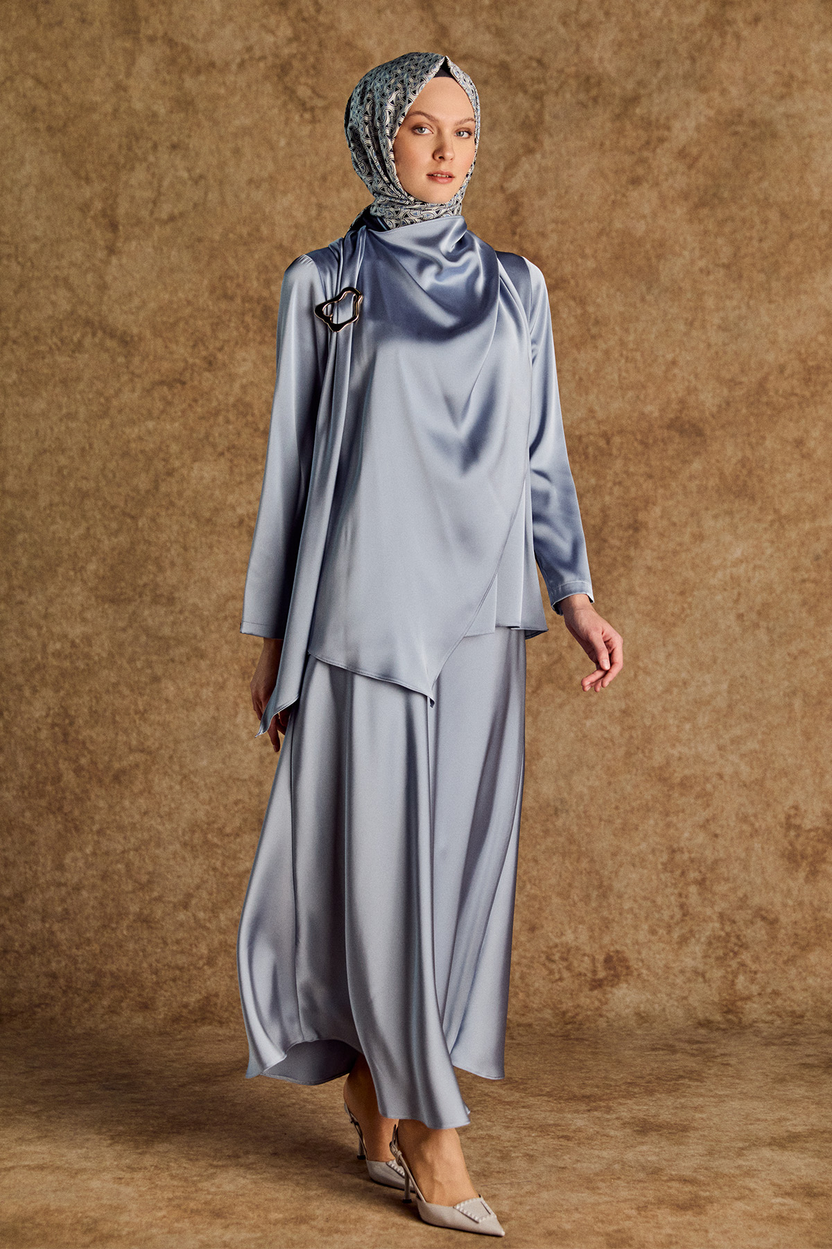 Tokalı Fular Detaylı Saten Bluz