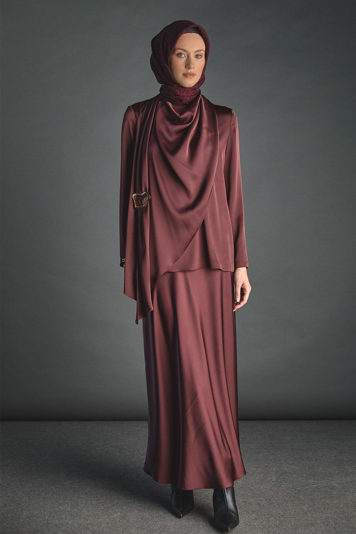 Tokalı Fular Detaylı Saten Bluz