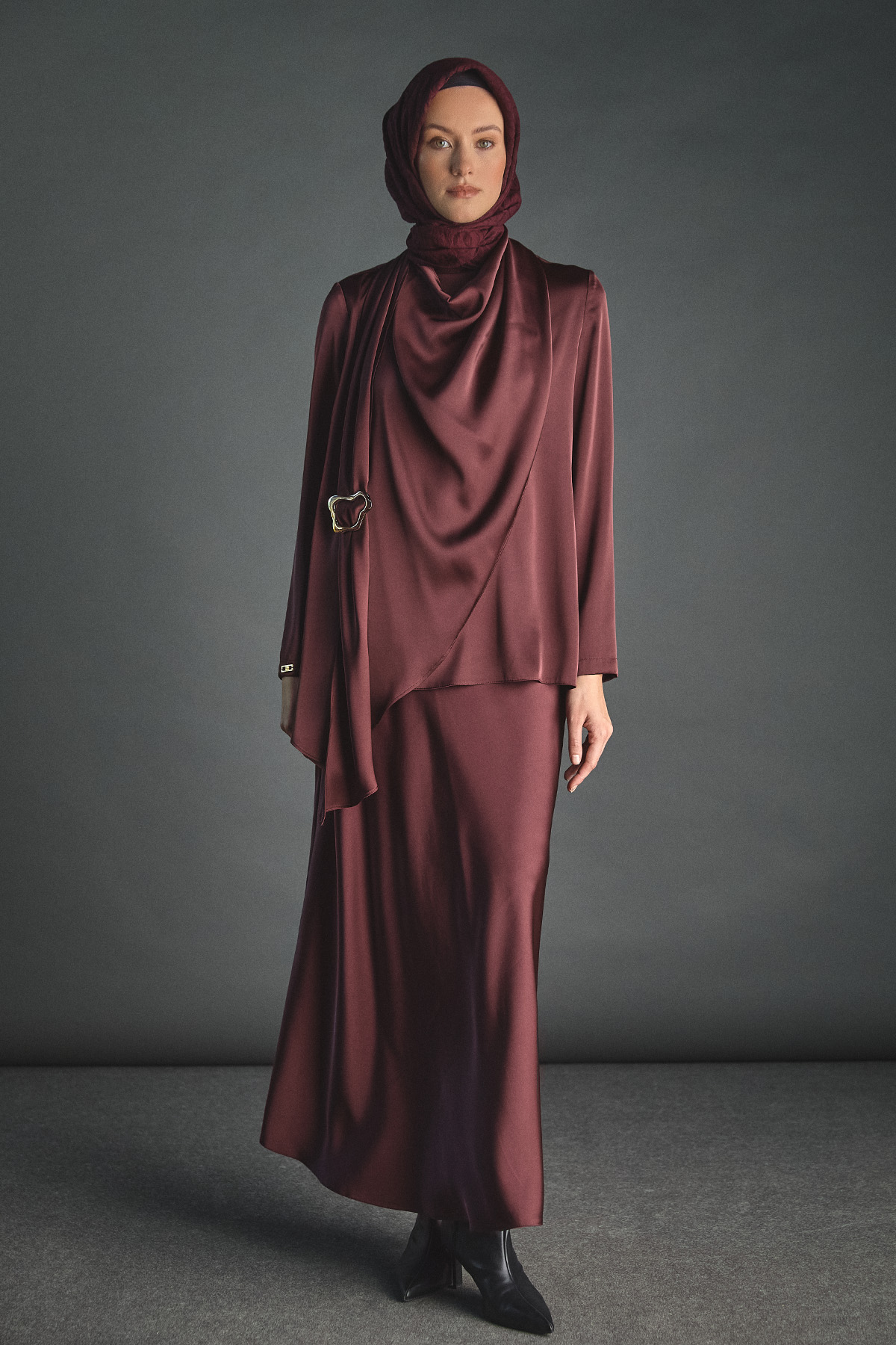 Tokalı Fular Detaylı Saten Bluz