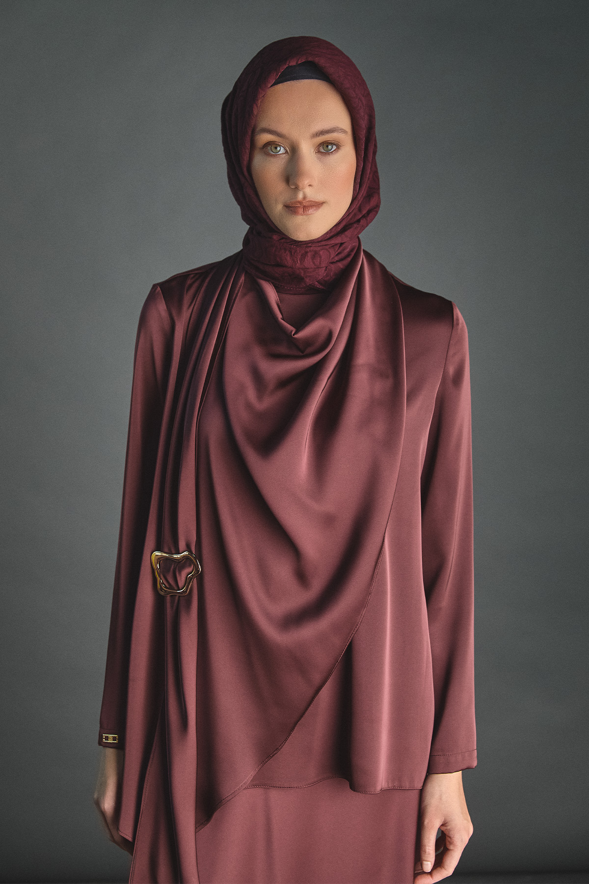 Tokalı Fular Detaylı Saten Bluz