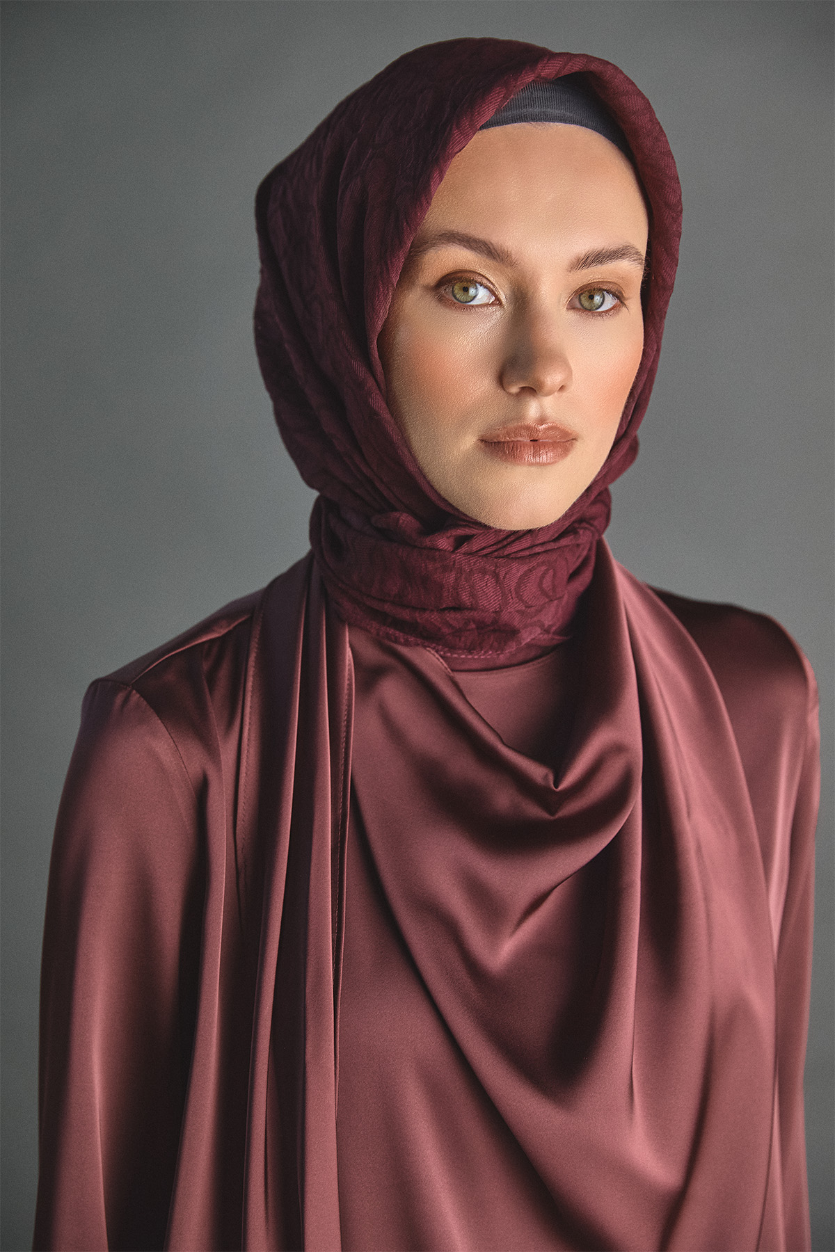 Tokalı Fular Detaylı Saten Bluz