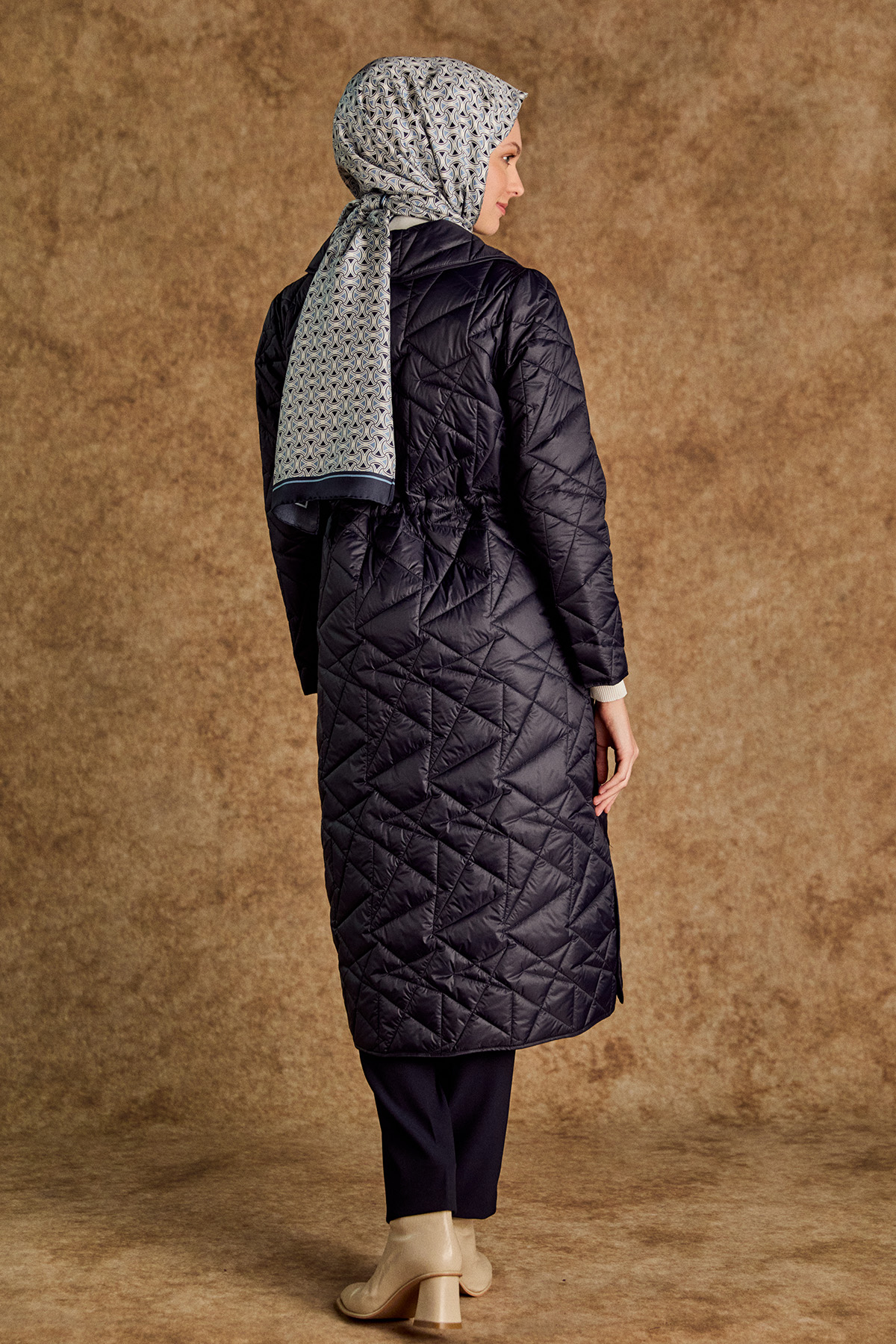 Bebe Yaka Büyük Beden Kapitone Kaban