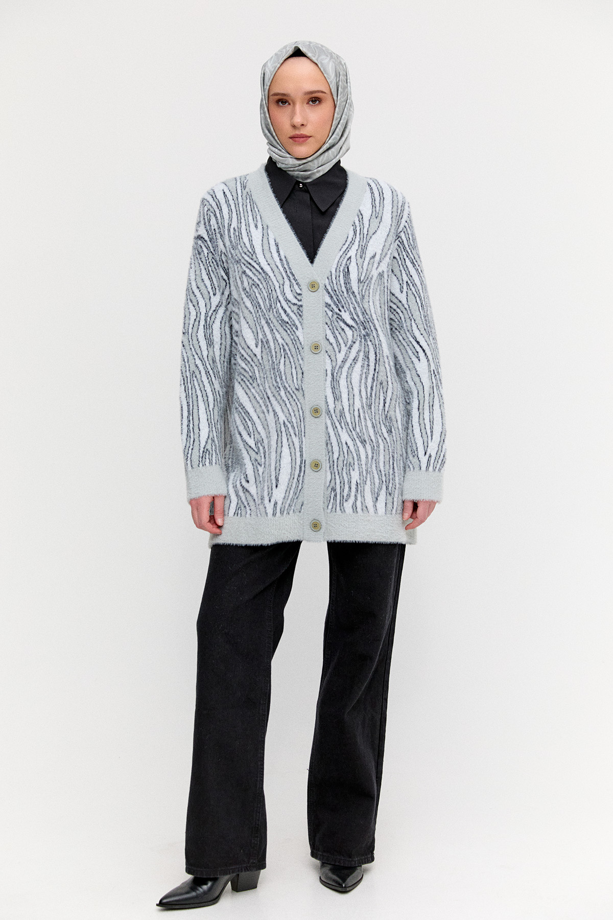 Desenli V Yaka Triko Hırka, Tesettür Giyim