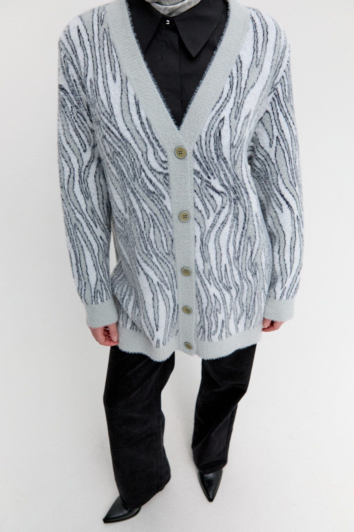 Desenli V Yaka Triko Hırka, Tesettür Giyim