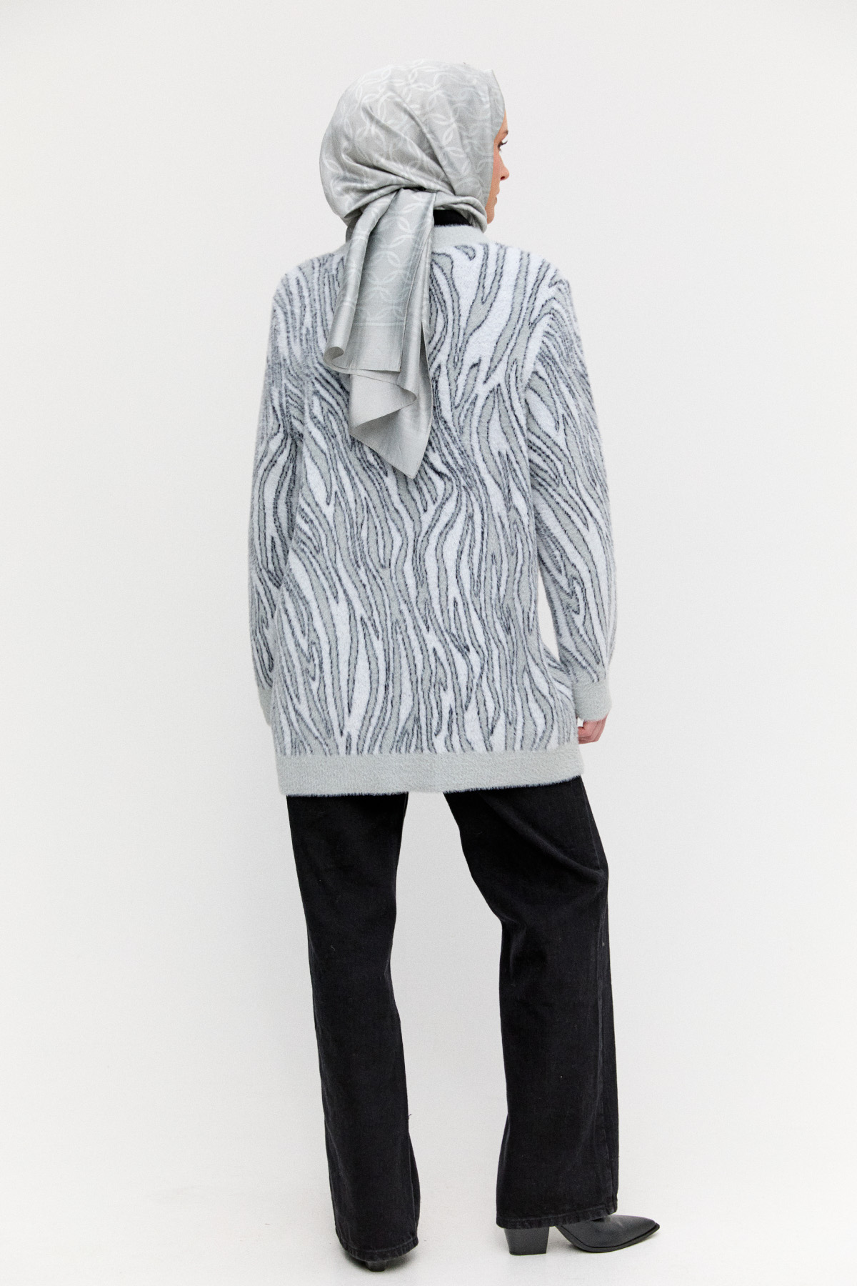 Desenli V Yaka Triko Hırka, Tesettür Giyim