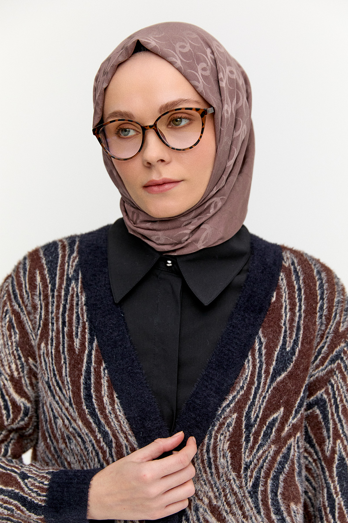 Desenli V Yaka Triko Hırka, Tesettür Giyim