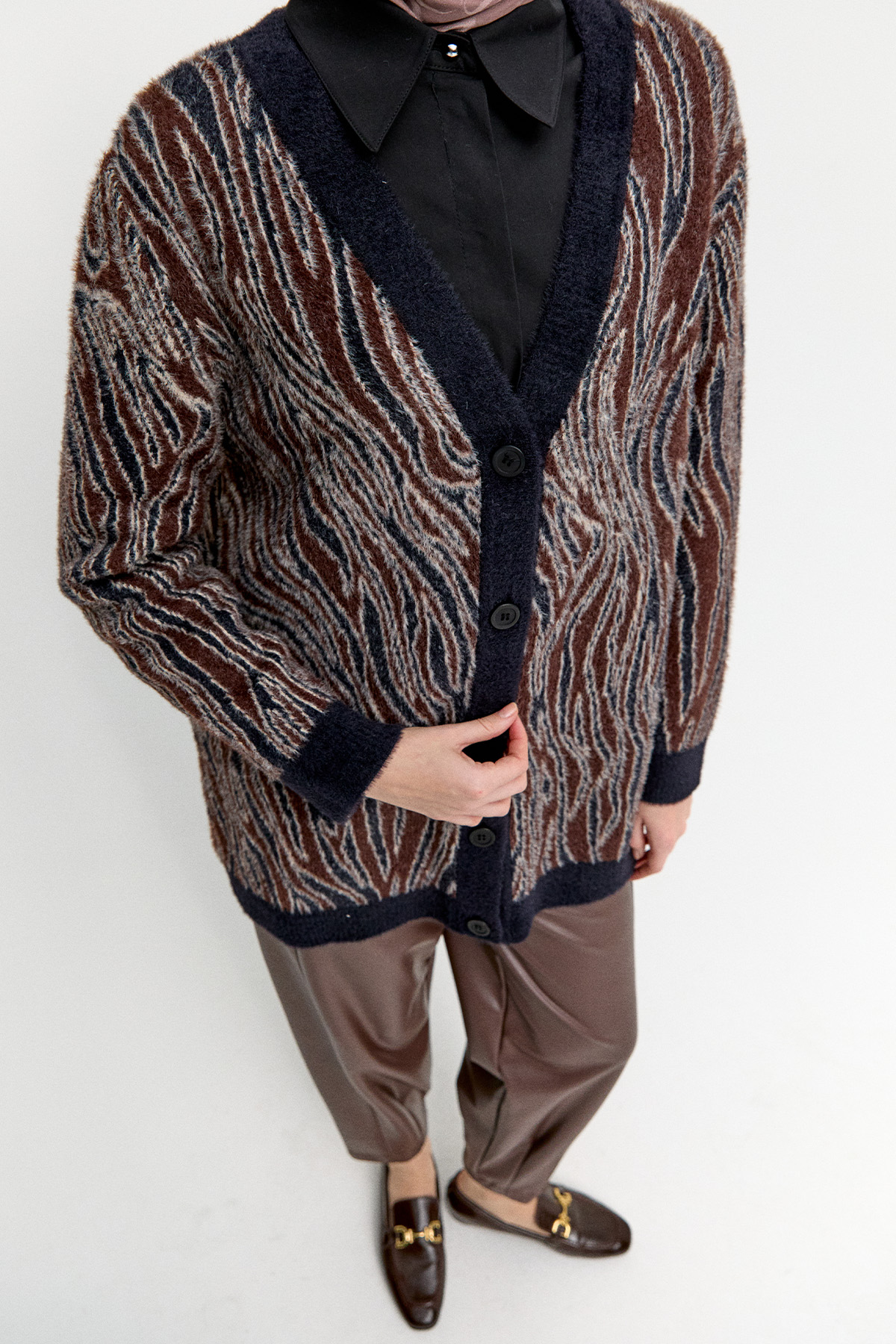 Desenli V Yaka Triko Hırka, Tesettür Giyim